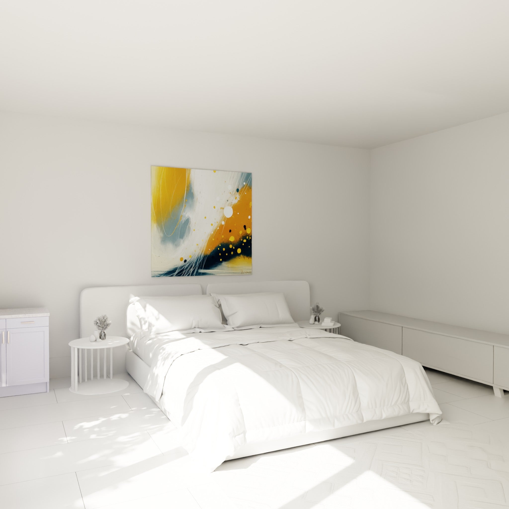 Traînées ocre et gouttes dorées sur fond bleu marine, tableau artistique abstrait accroché au-dessus d'un lit dans une chambre claire