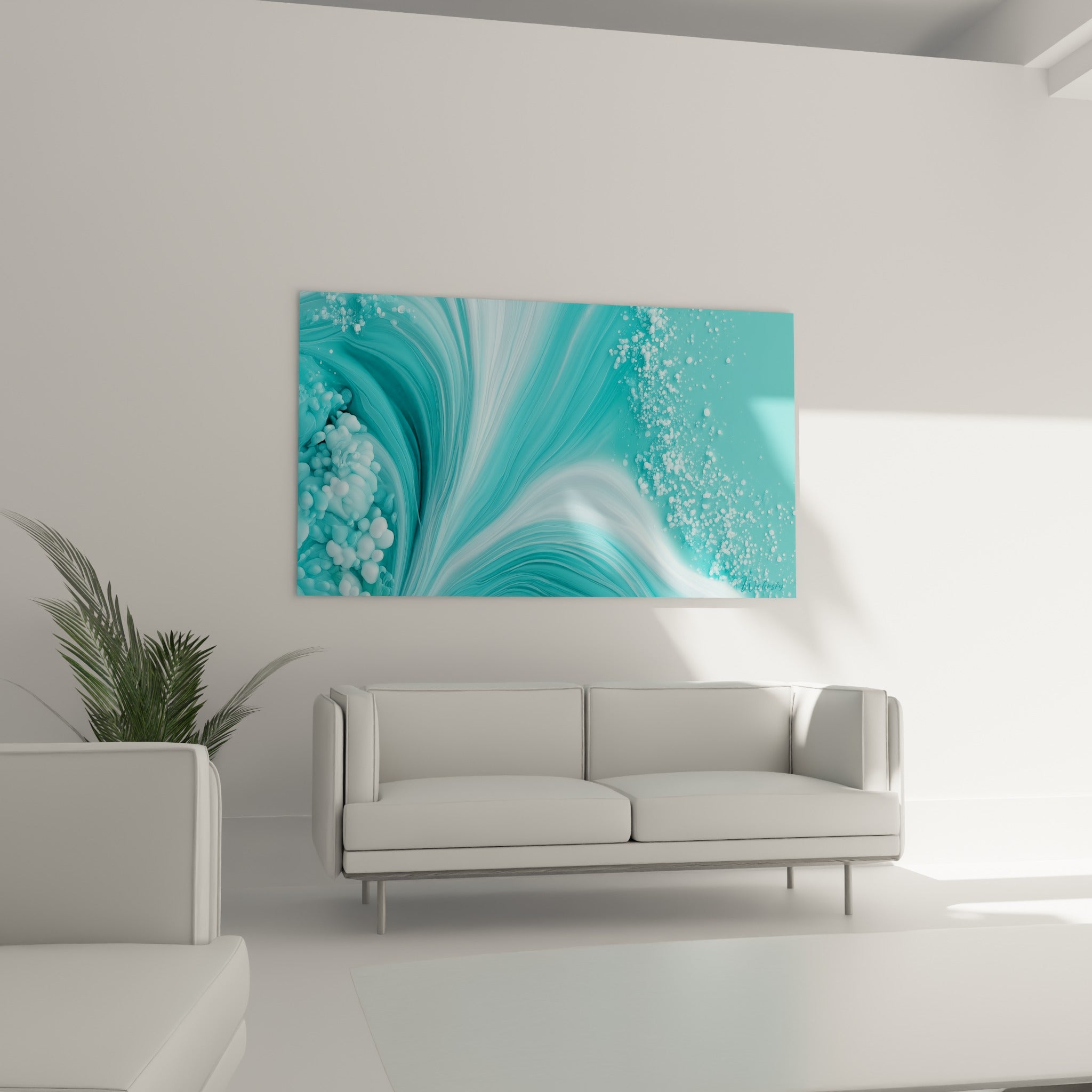 Composition fluide turquoise et blanche au-dessus d'un canapé dans un salon lumineux