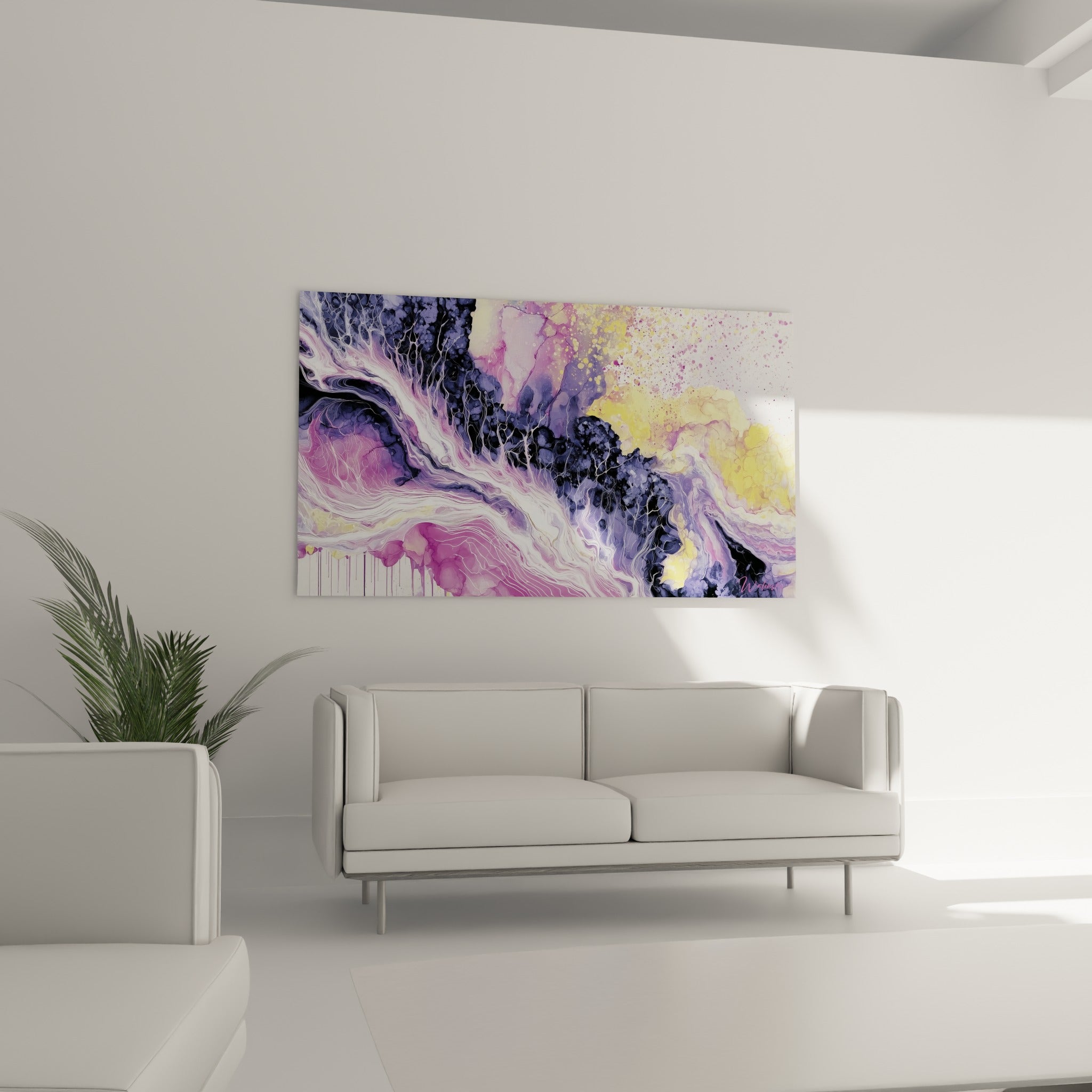 Éclaboussures jaunes et filaments blancs de cette œuvre abstraite au-dessus d'un canapé dans un salon lumineux