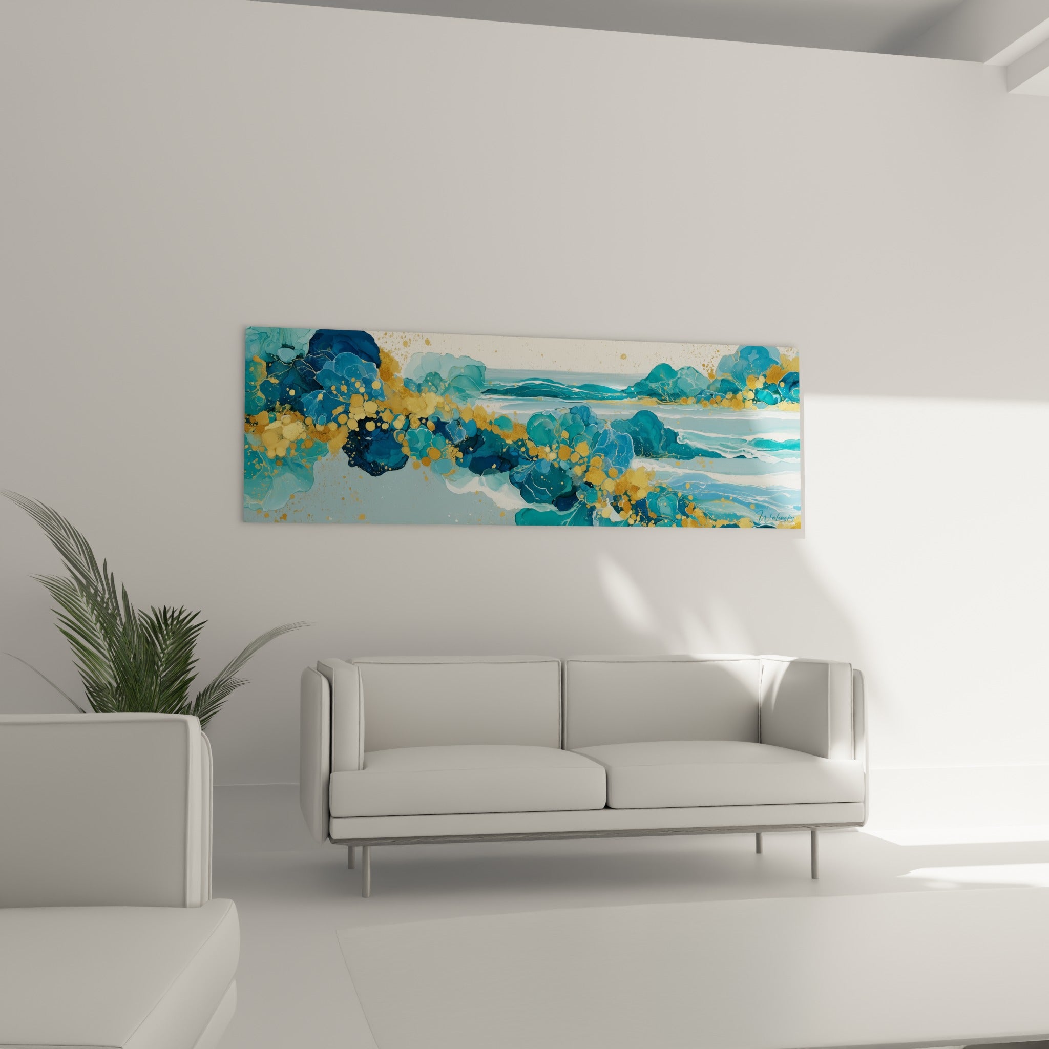 Vagues bleu marine et touches d'or fluides au-dessus d'un canapé dans un salon lumineux