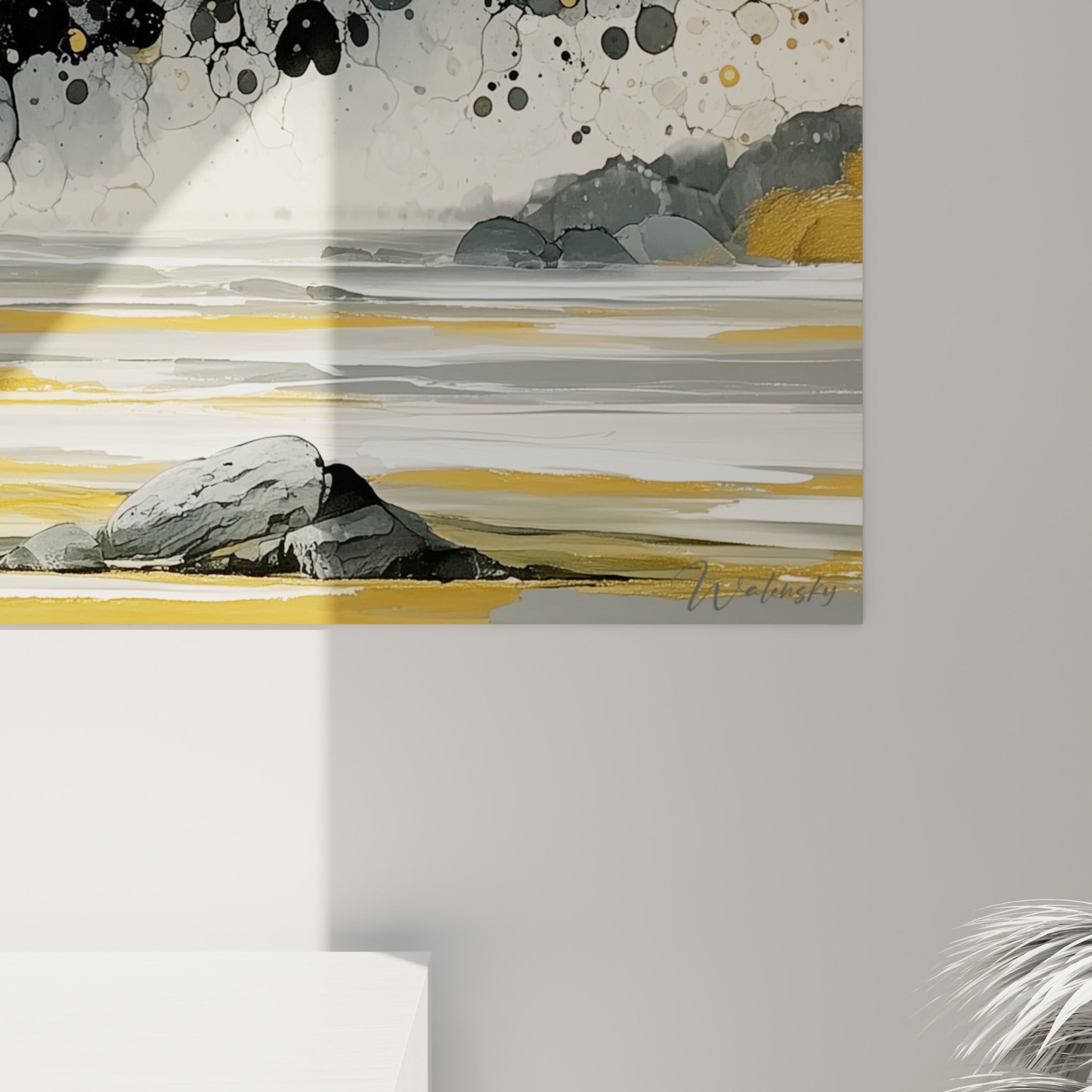Empâtements dorés et coulures anthracite se mêlant en bulles fines sur la toile texturée