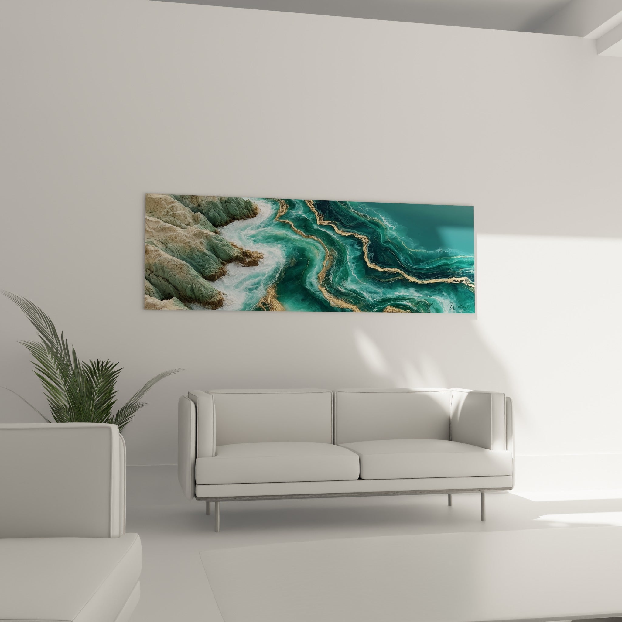 Falaise beige et mer émeraude parcourue de veines dorées, au-dessus d'un canapé dans un salon lumineux