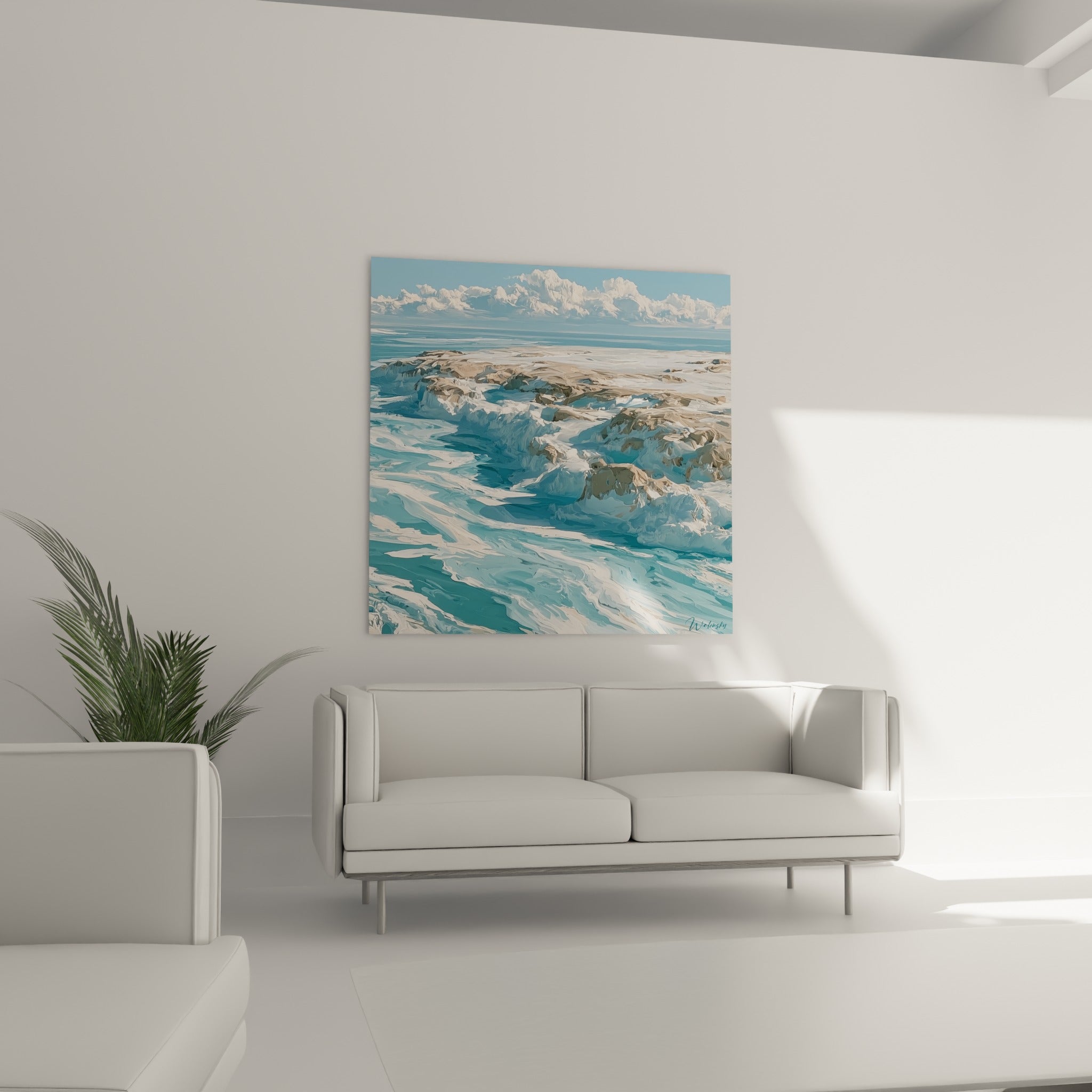 Étendue de glace bleu turquoise et roche beige, peinture abstraite, au-dessus d'un canapé dans un salon lumineux