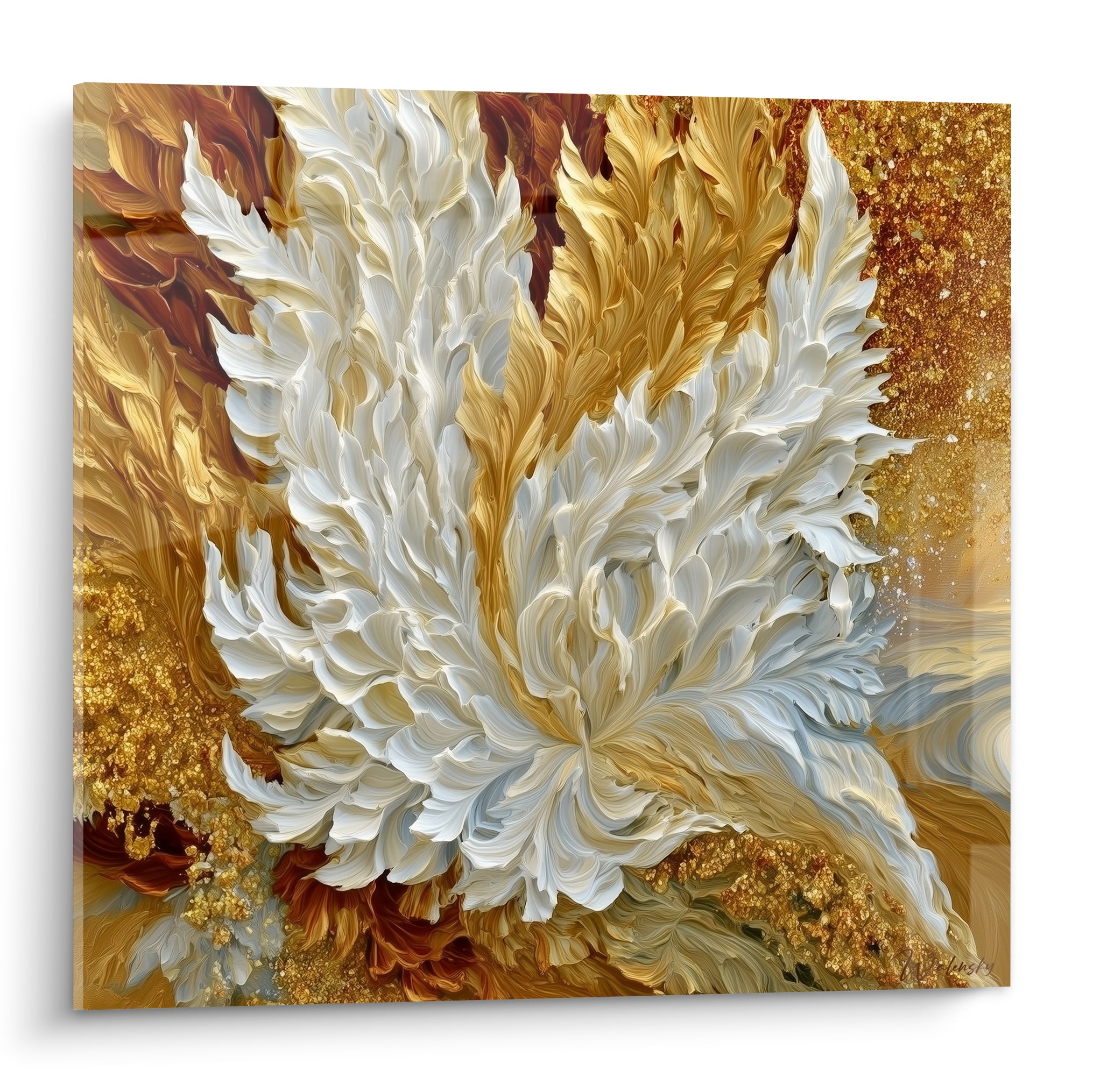Fleur blanche et dorée aux pétales épais, motif floral abstrait sur fond ocre scintillant