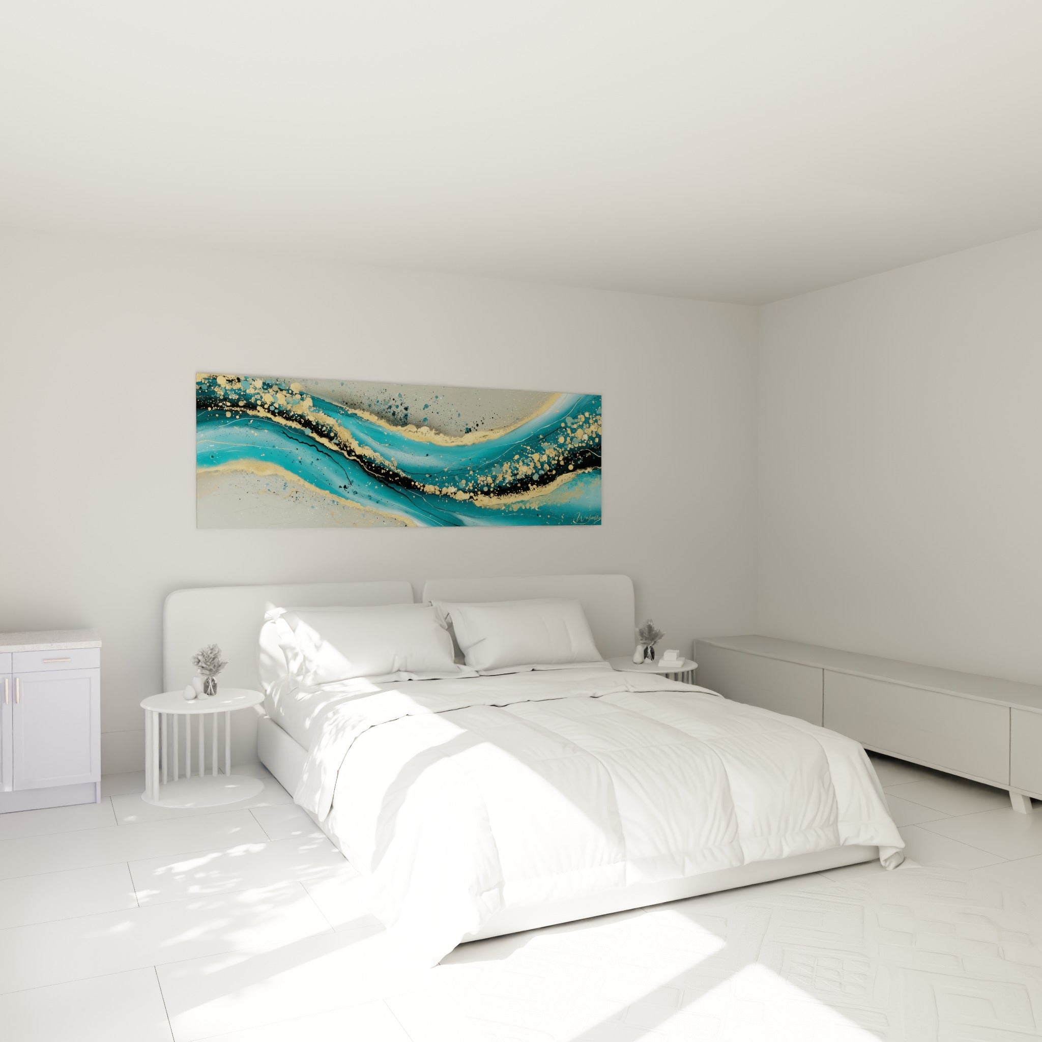 Courants turquoise et éclats dorés se déployant, accrochés au-dessus d'un lit dans une chambre claire.