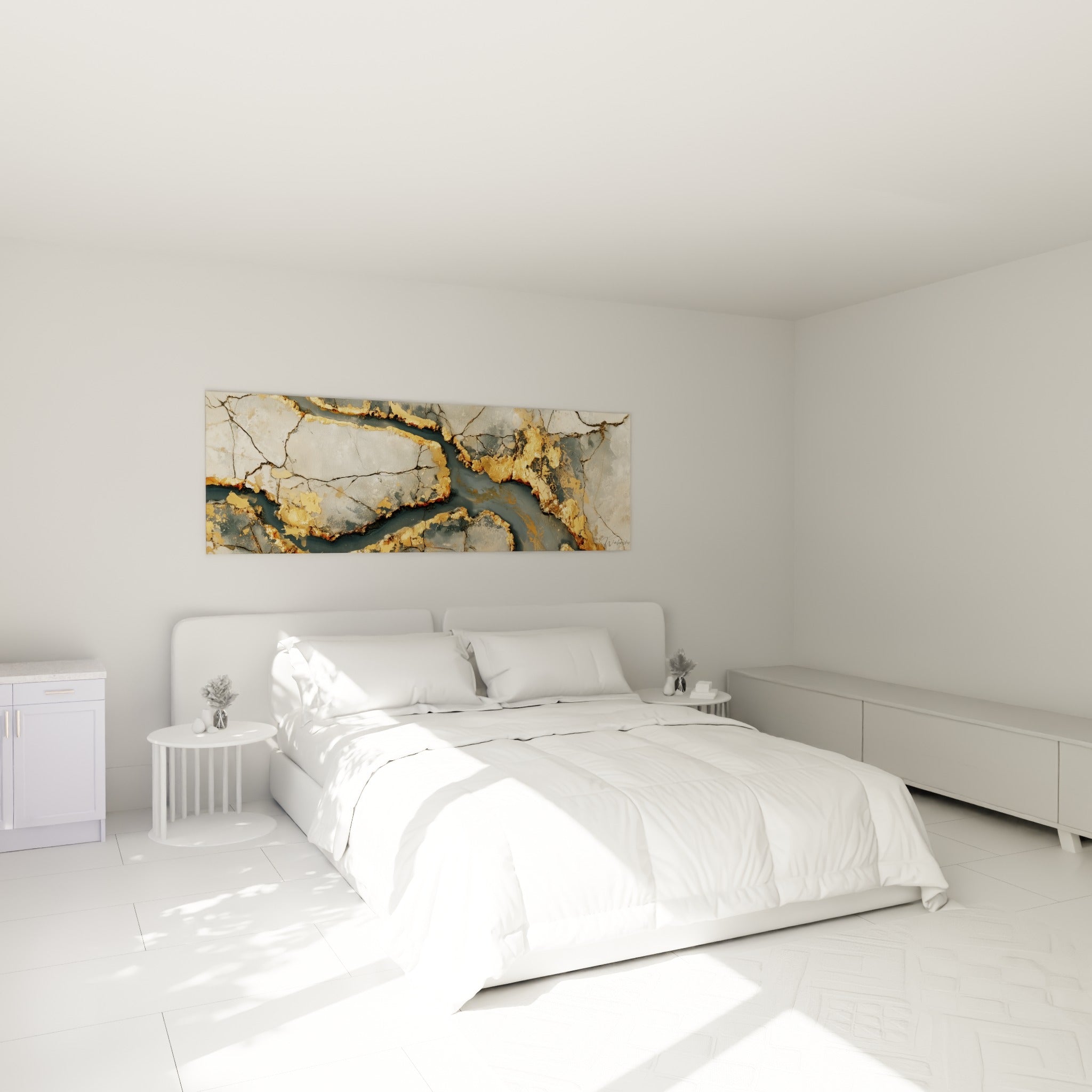 Veines dorées et grises traversant un fond beige, tableau accroché au-dessus d'un lit dans une chambre claire