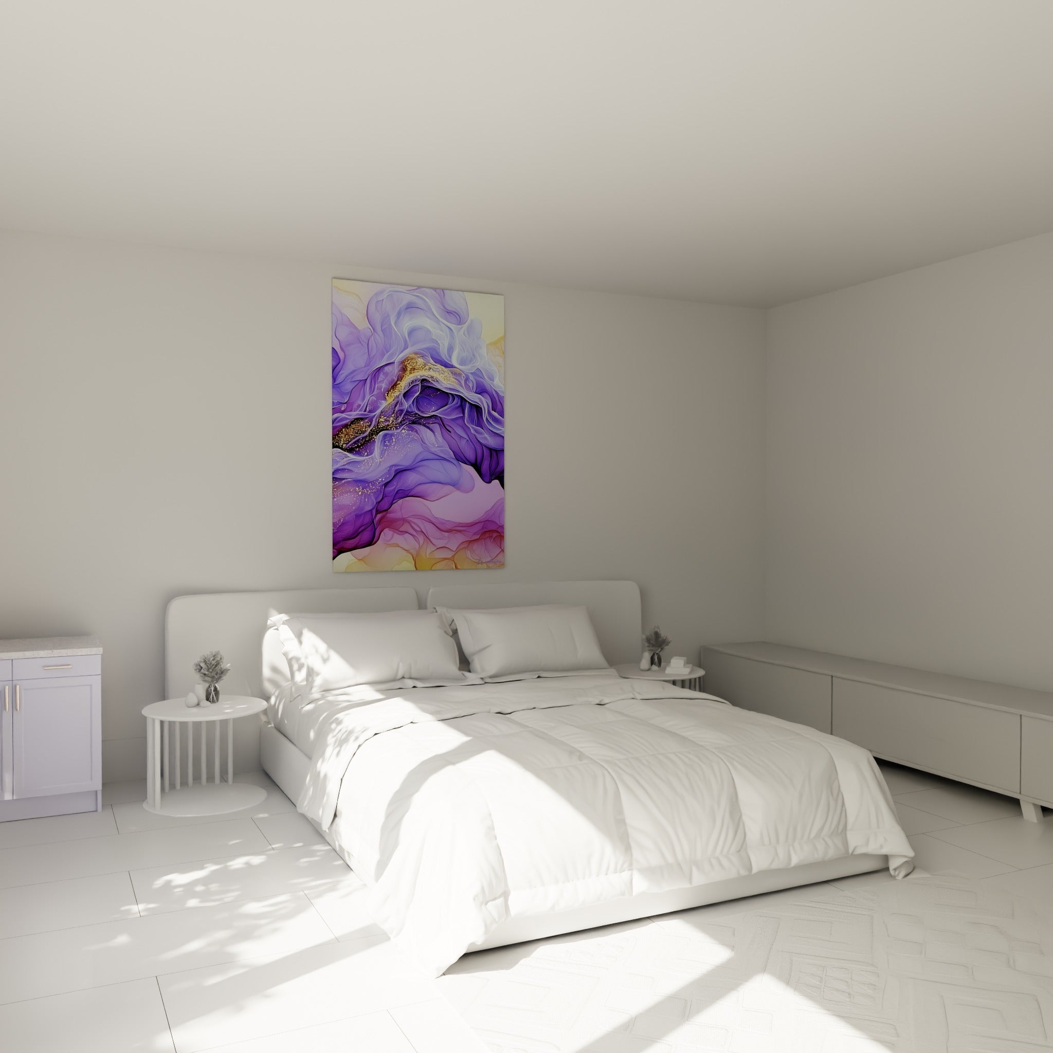 Coulées mauves et dorées, tableau abstrait au-dessus d'un lit dans une chambre claire