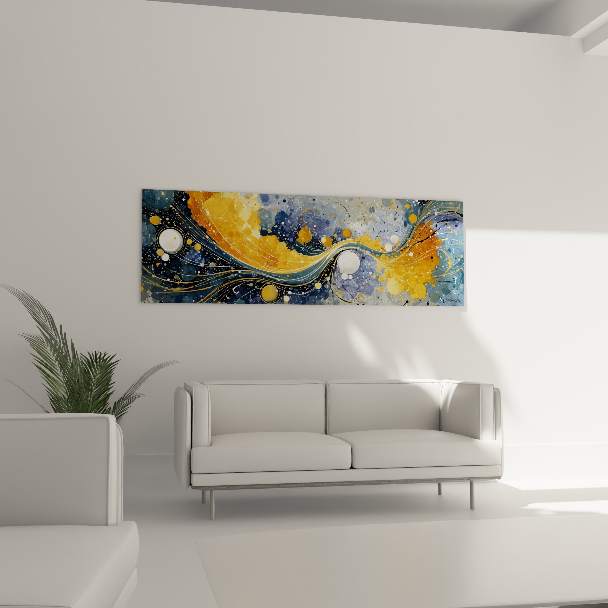 Tourbillon ocre et bleu marine parsemé de points lumineux, installé au-dessus d'un canapé dans un salon lumineux