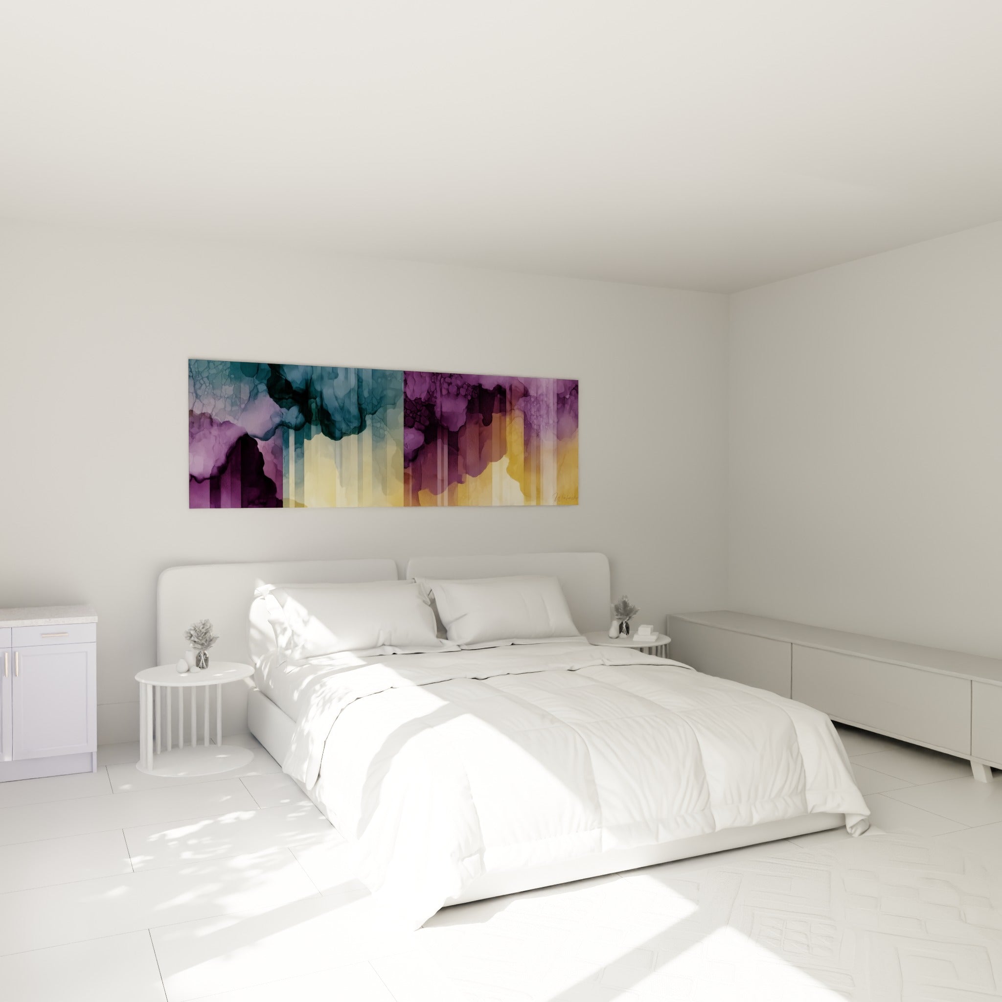 Volutes violettes et dorées fluides au-dessus d'un lit dans une chambre claire