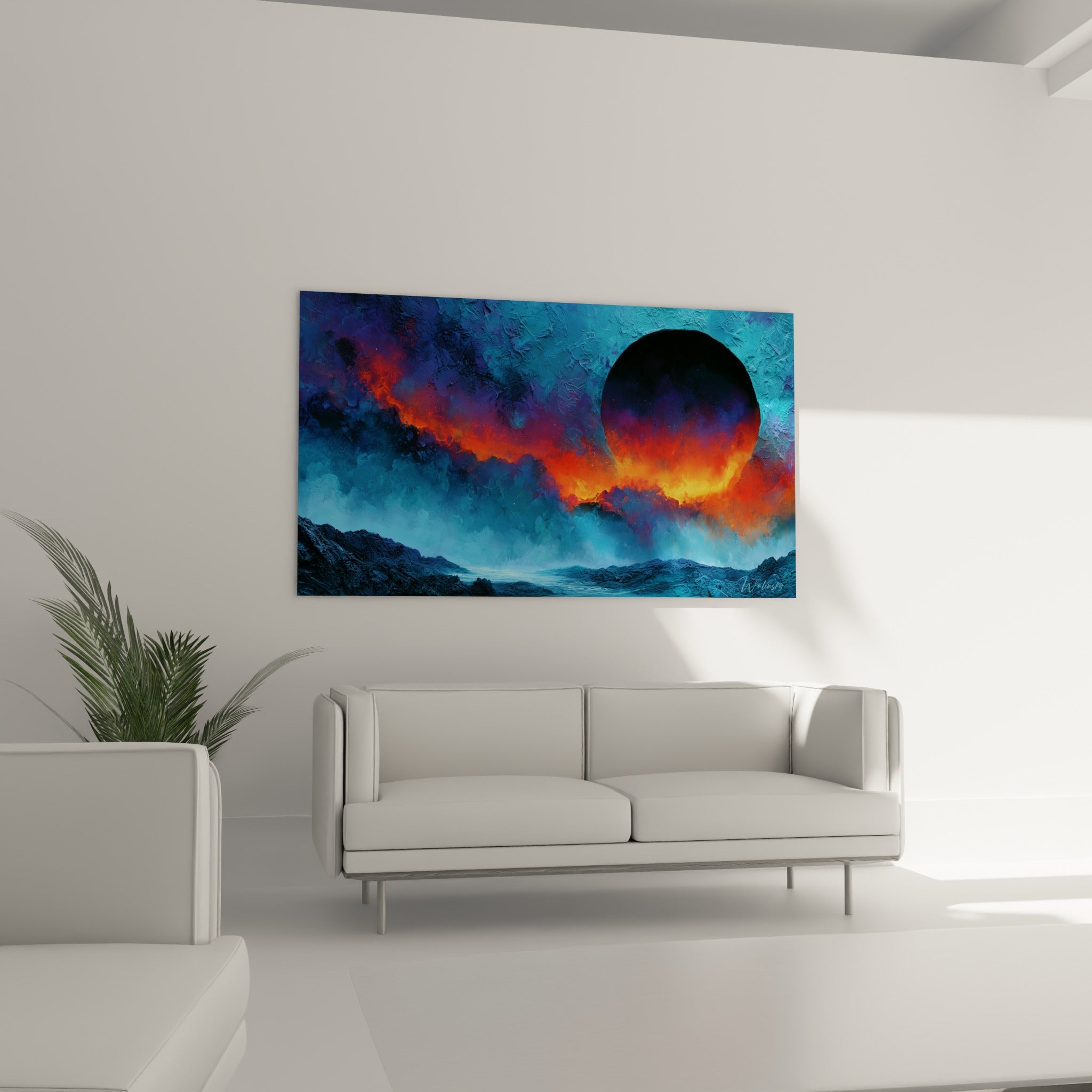Nuées incandescentes orangées émergeant d'un bleu nuit intense, suspendues au-dessus d'un canapé dans un salon lumineux