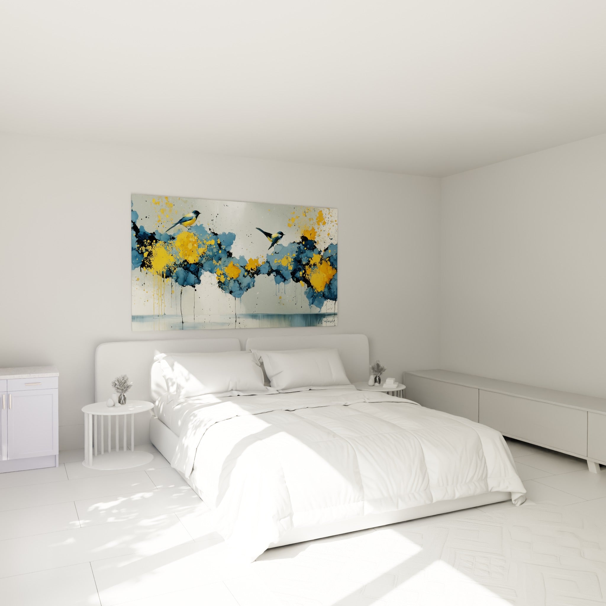 Oiseaux bleus et jaunes en plein envol au-dessus d'un lit dans une chambre claire