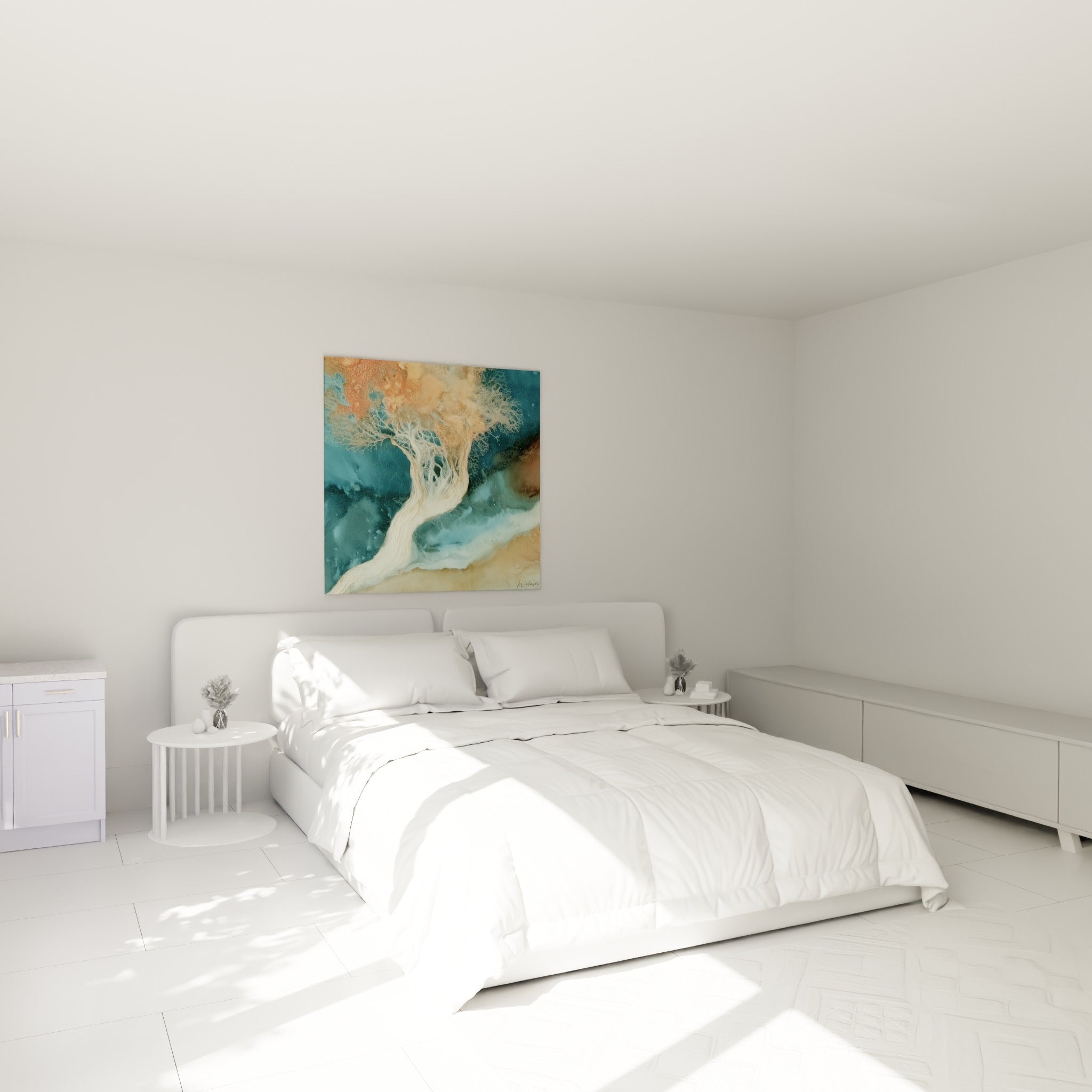 Racines blanches et cime corail d'un arbre abstrait bleu marine, au-dessus d'un lit dans une chambre claire