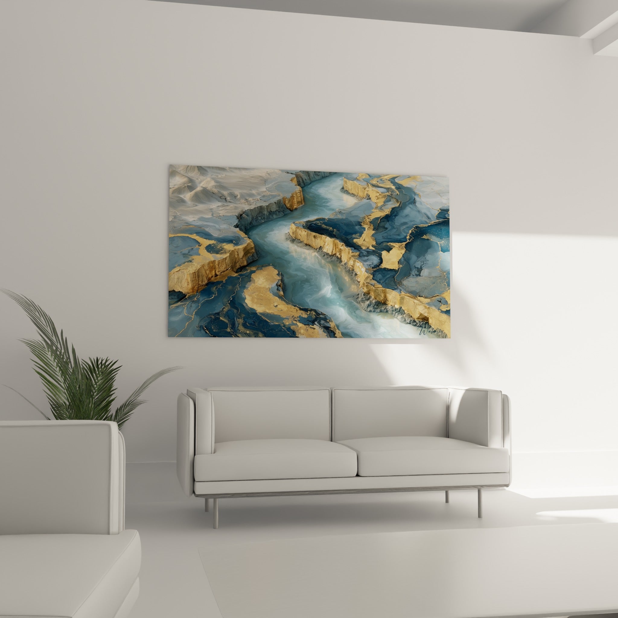 Rivière minérale anthracite et dorée traversant un paysage abstrait, au-dessus d'un canapé dans un salon lumineux