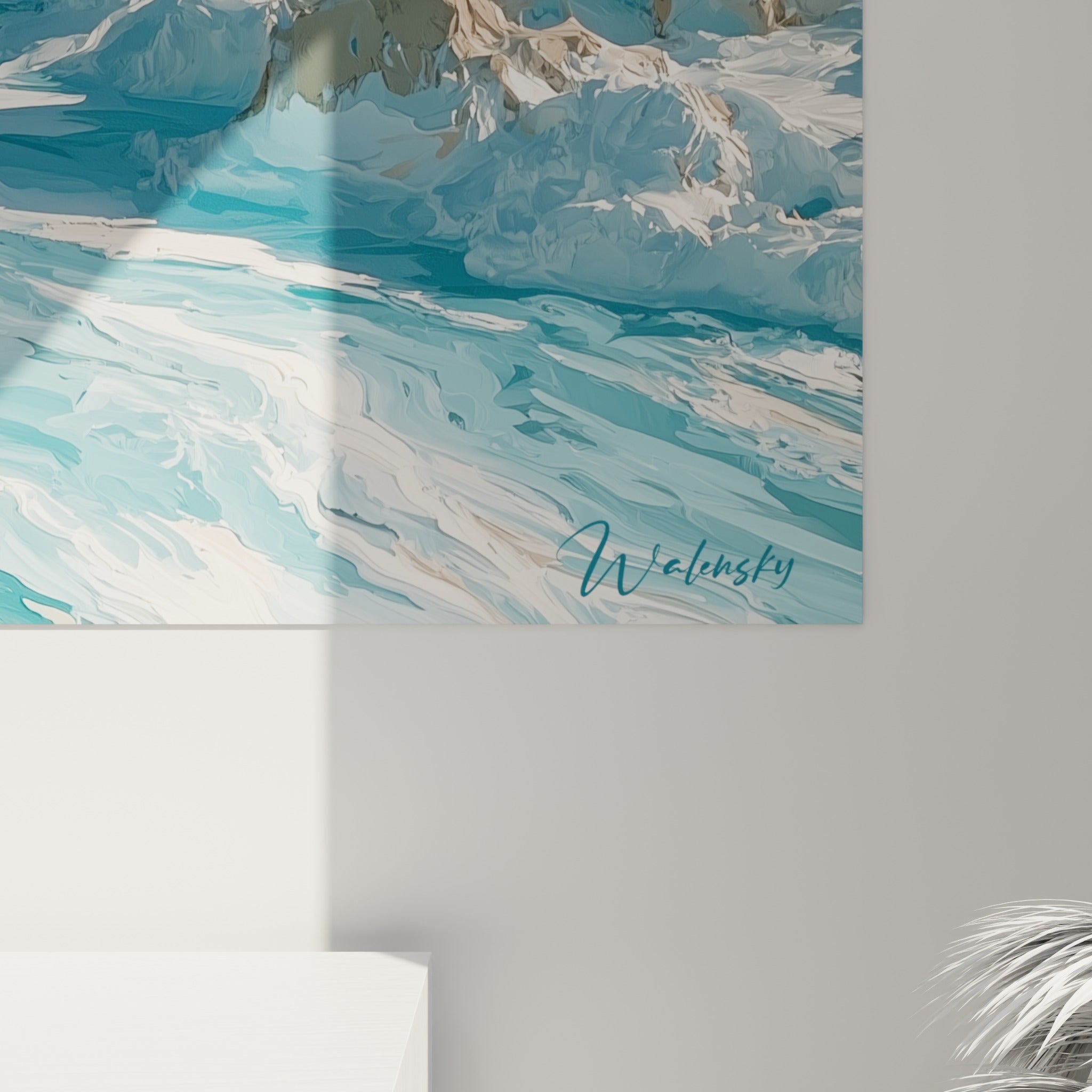 Empâtements turquoise et blanc écumeux se mêlant au beige rocheux, matière picturale visible en gros plan