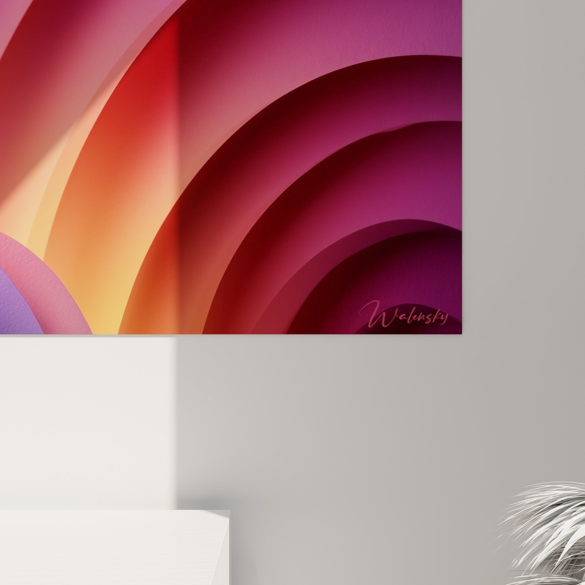Grain lisse et jeu de reflets sur les courbes rose fuchsia et bleu marine de ce tableau abstrait