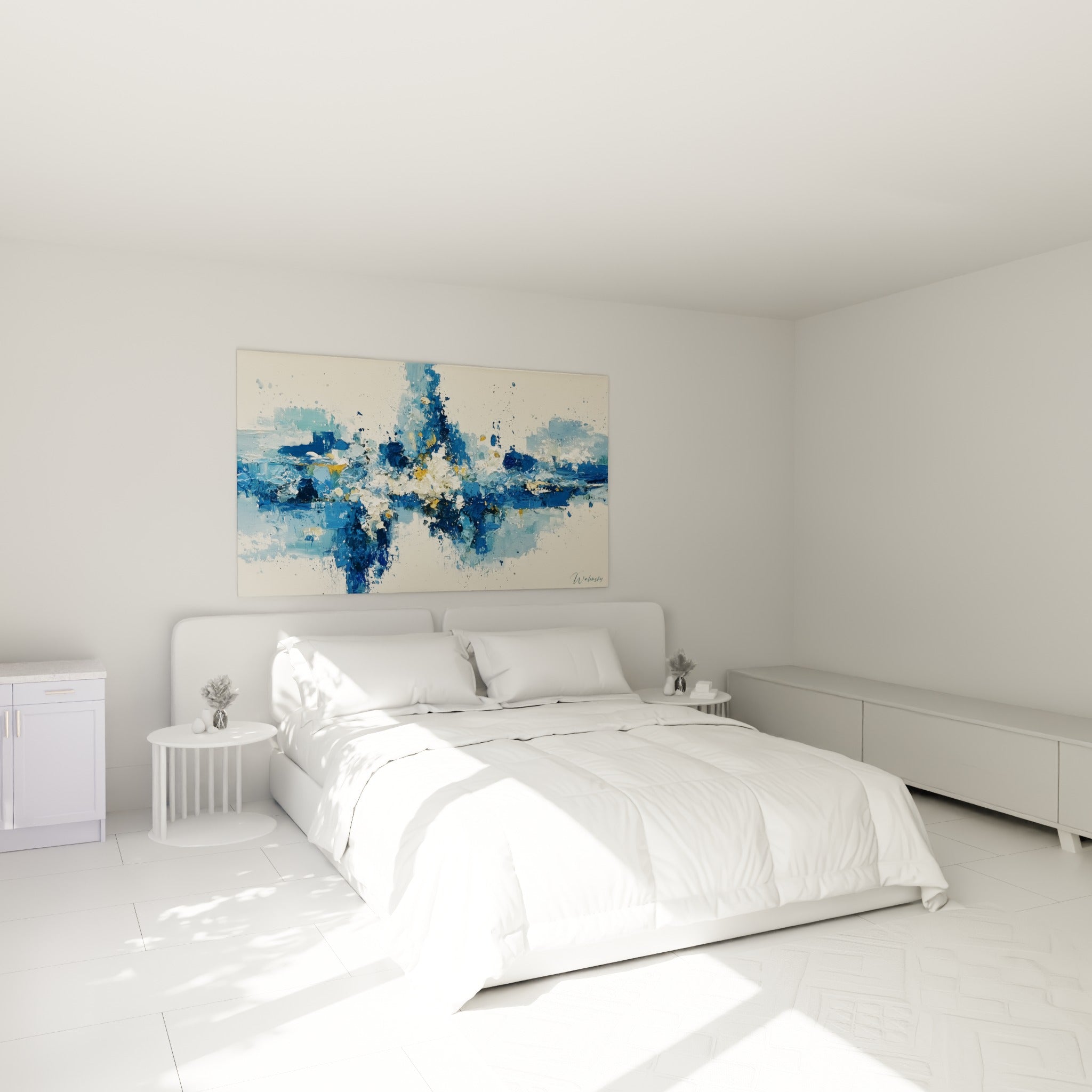 Vague de bleu marine et blanc texturée, accrochée au-dessus d'un lit dans une chambre claire
