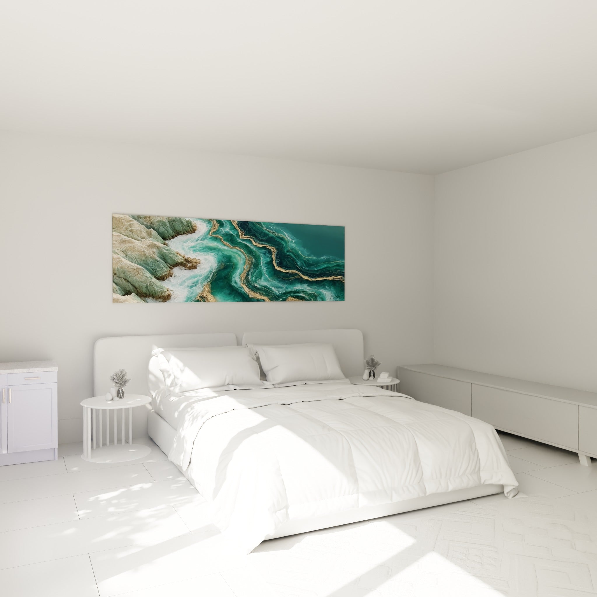Vagues turquoise et filaments dorés d'une côte rocheuse peinte, au-dessus d'un lit dans une chambre claire