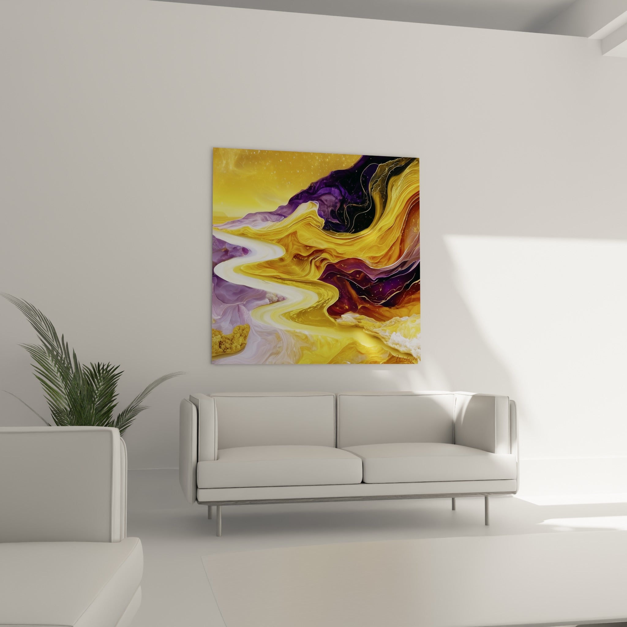 Vagues d'or et de pourpre profond ondulant en textures fluides au-dessus d'un canapé dans un salon lumineux