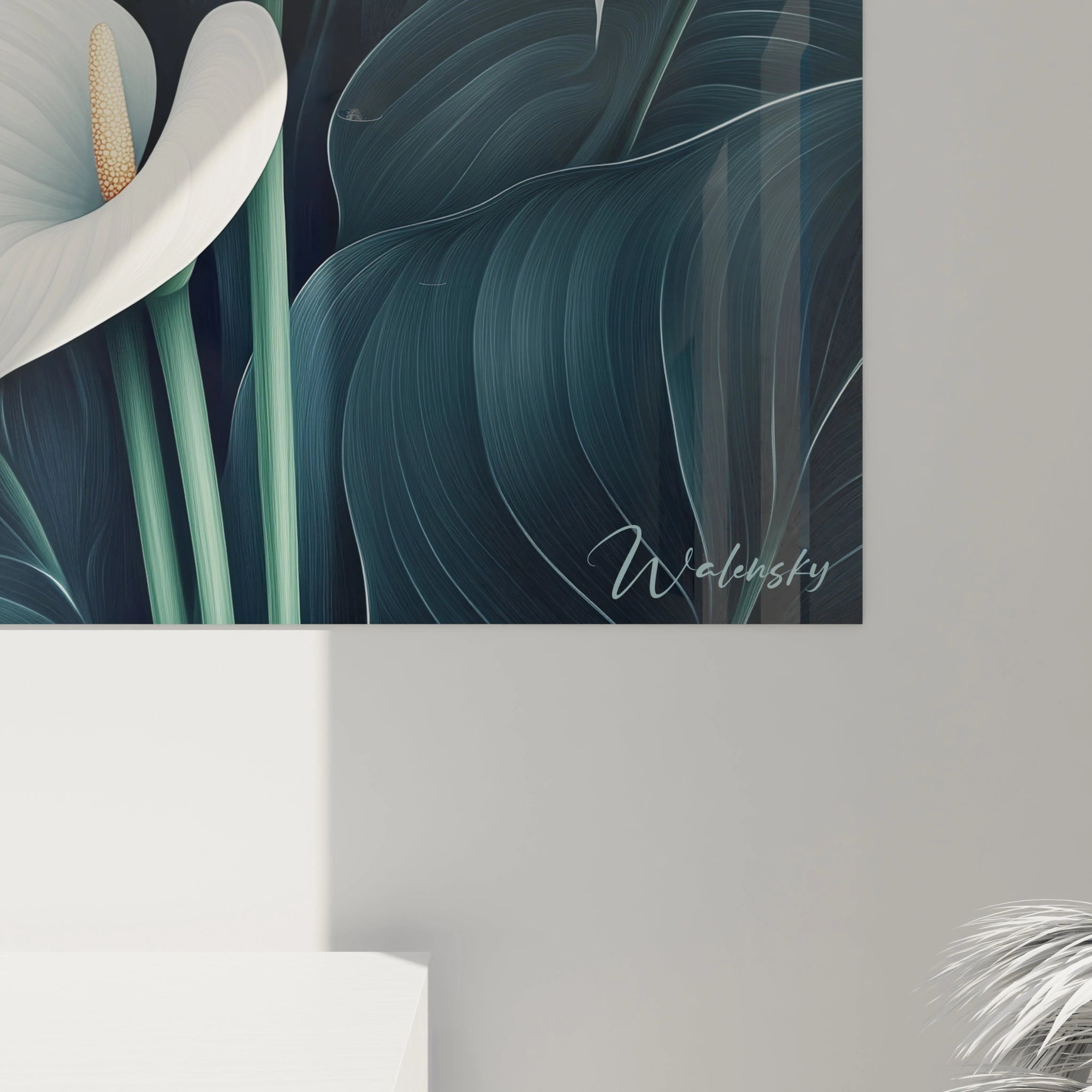 Un tableau Arum nature composé de fleurs blanches aux courbes définies et de larges feuilles vert foncé, avec un effet réaliste accentué par un éclairage diffus et des dégradés de tons sombres.