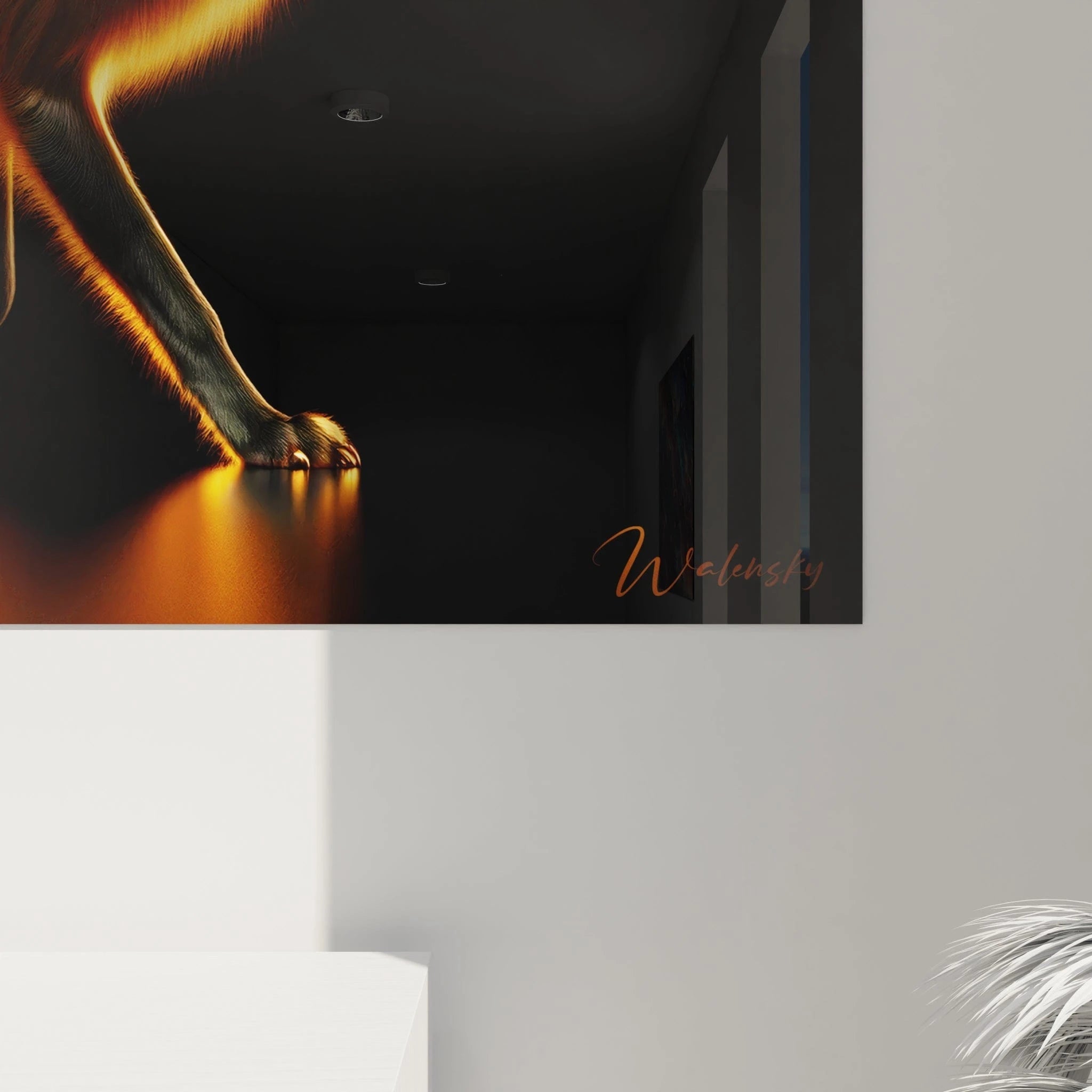 Un tableau d'animal présentant un renard en corps entier avec un pelage aux reflets dorés et orangés éclatants. La texture soyeuse et ondulante de la fourrure sur fond noir crée un effet de lumière intérieure. Les détails des pattes sombres et des yeux vifs contrastent avec l'éclat général.