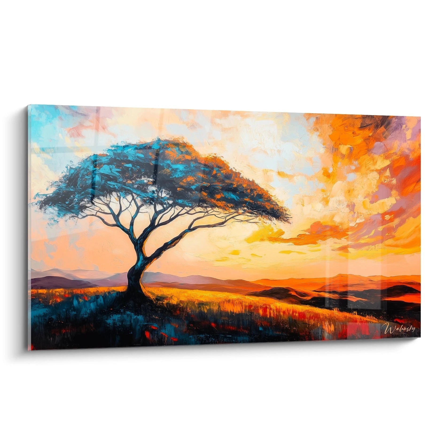 Un tableau savane africaine présentant un acacia solitaire aux teintes bleues se découpant sur un ciel flamboyant orange et jaune, avec une plaine dorée s'étendant vers des montagnes lointaines, le tout peint avec des coups de pinceau texturés et expressifs.
