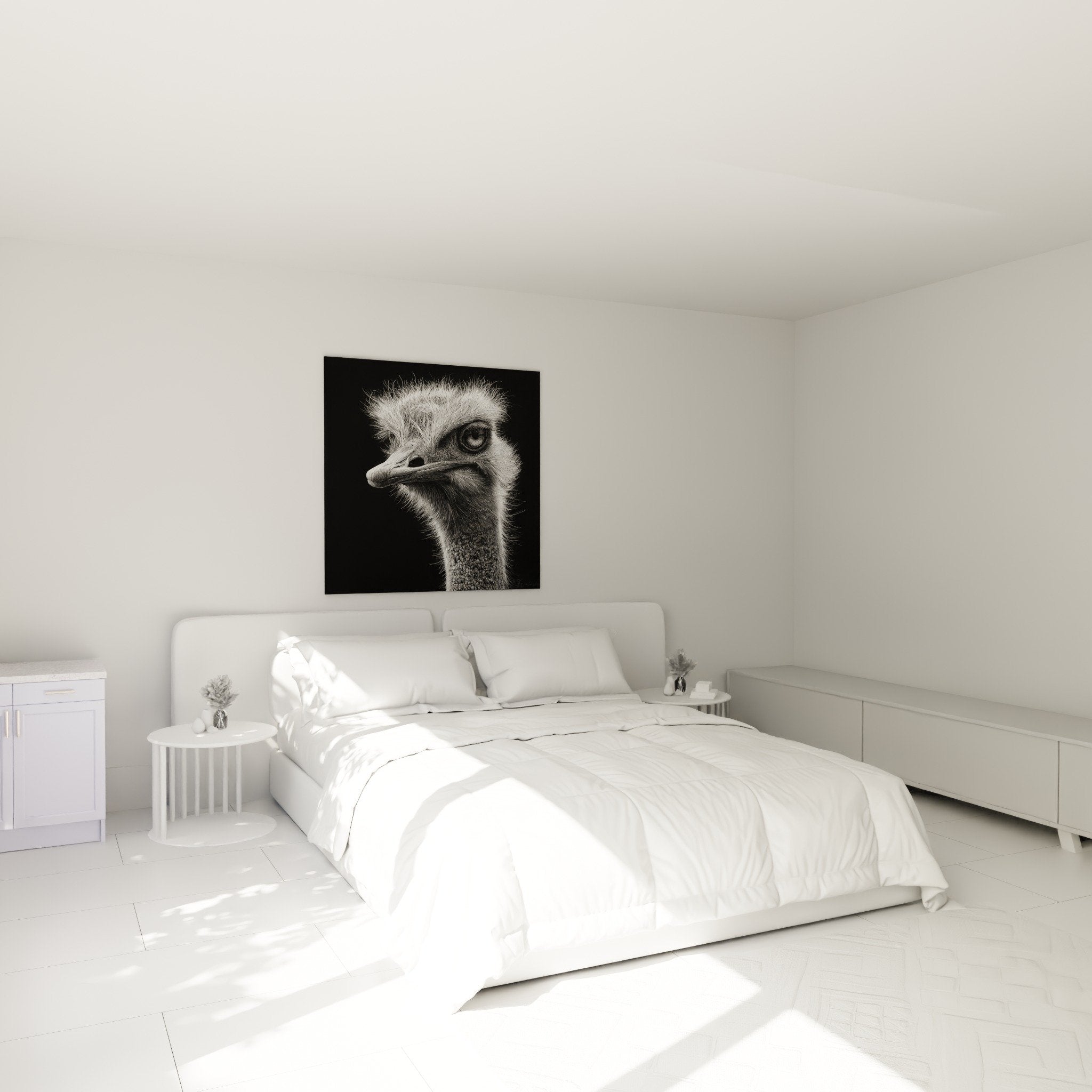 Tableau autruche monochrome dans chambre moderne aux murs clairs et décoration minimaliste