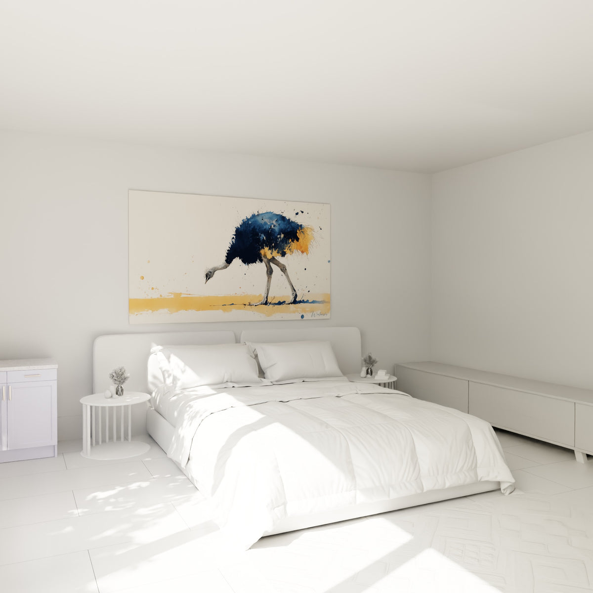 Silhouette d'autruche bleu marine et orangée accrochée au-dessus d'un lit dans une chambre claire