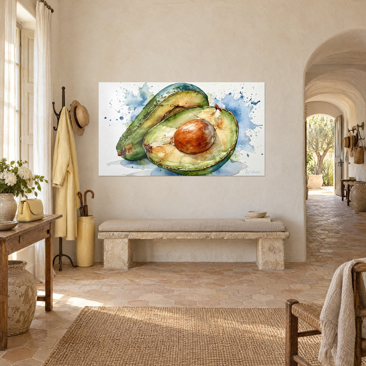 Quadro di frutto tropicale aperto, polpa verde tenue e crema, nocciolo ramato, macchie blu, nell'ingresso di un casolare provenzale
