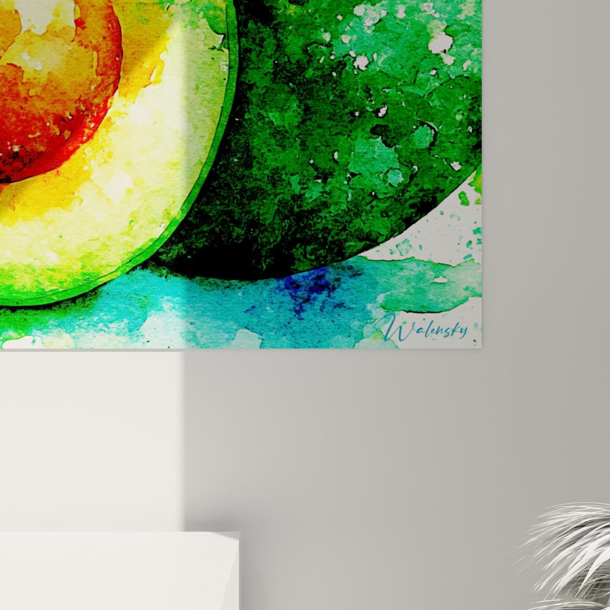 Détail des coulures aquarelle vertes et orangées sur la toile, grain du papier et éclaboussures turquoise visibles