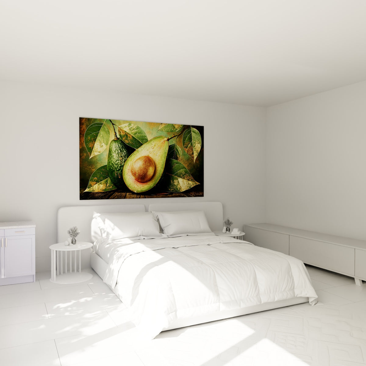 Avocat tranché aux teintes vert olive et bronze, gouttes d'eau visibles, au-dessus d'un lit dans une chambre claire