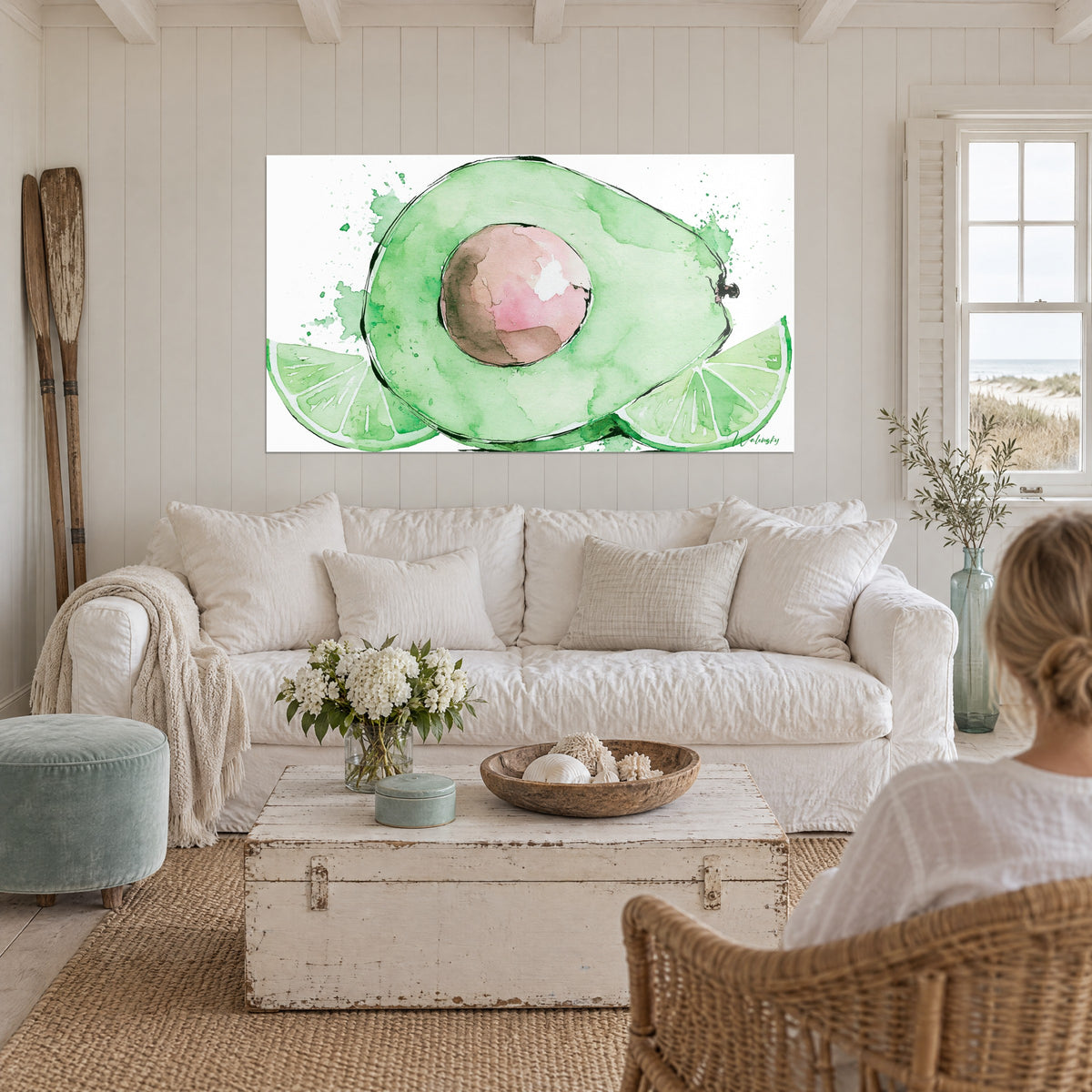 Fruit d'avocat vert sauge et rose éclaboussé d'aquarelle, accroché au-dessus d'un lit dans une chambre claire