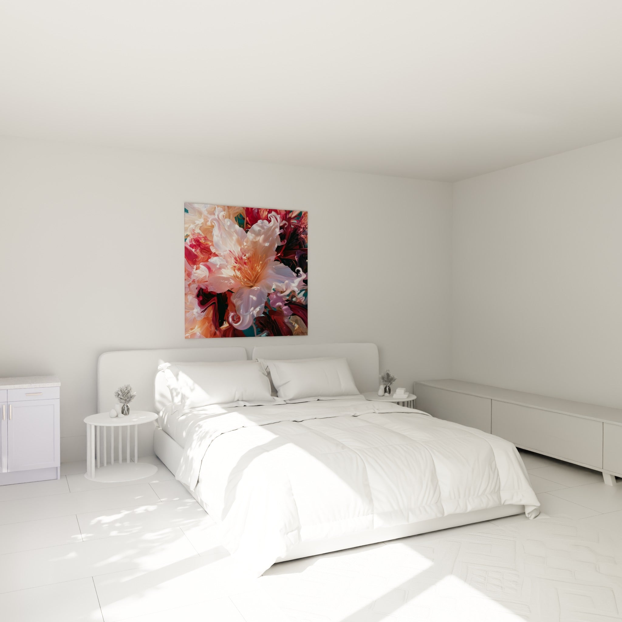 Pétales blancs et corail de l'azalée déployés en courbes, œuvre au-dessus d'un lit dans une chambre claire
