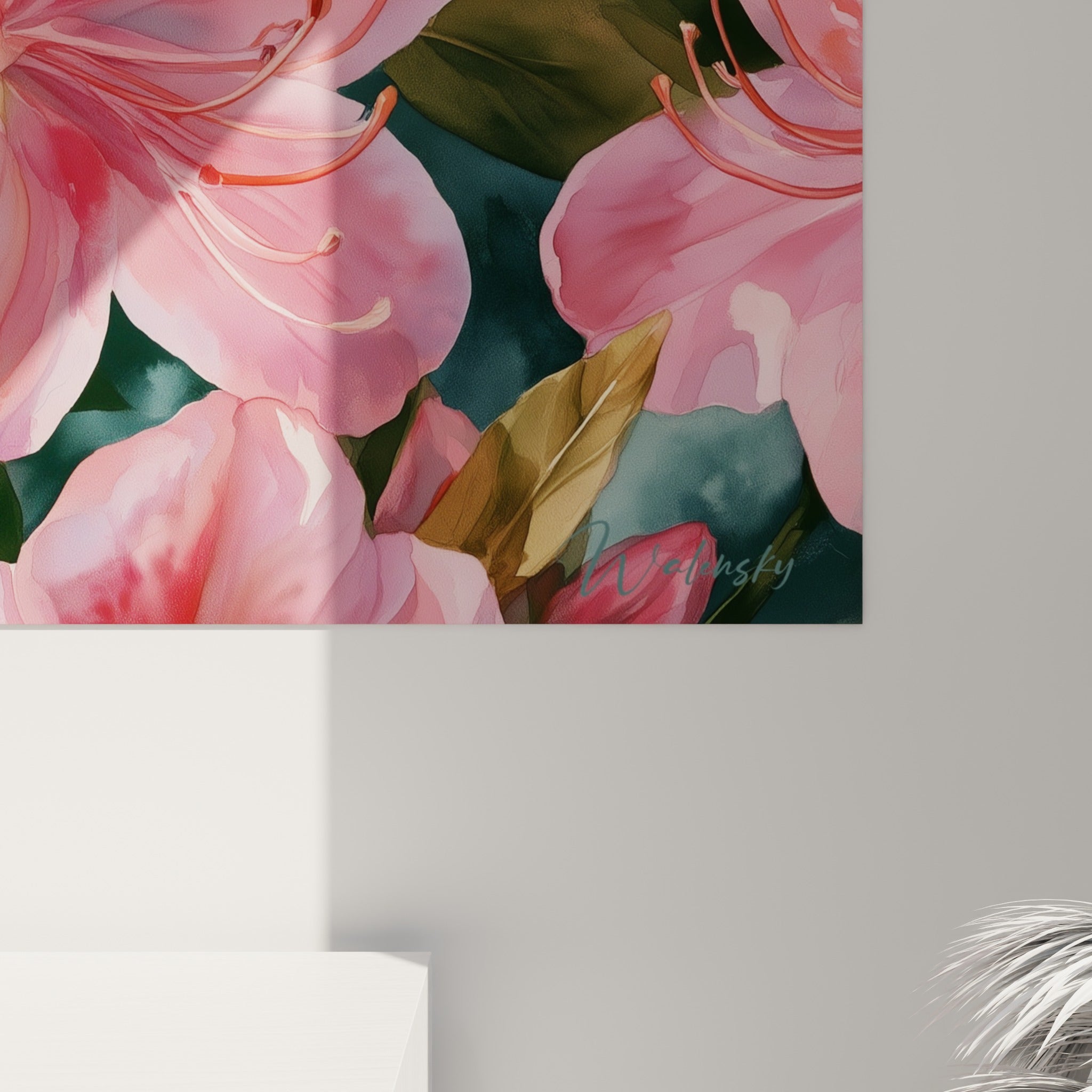 Détail des veines roses et du grain aquarelle sur les pétales carmin et blancs de l'Azalée