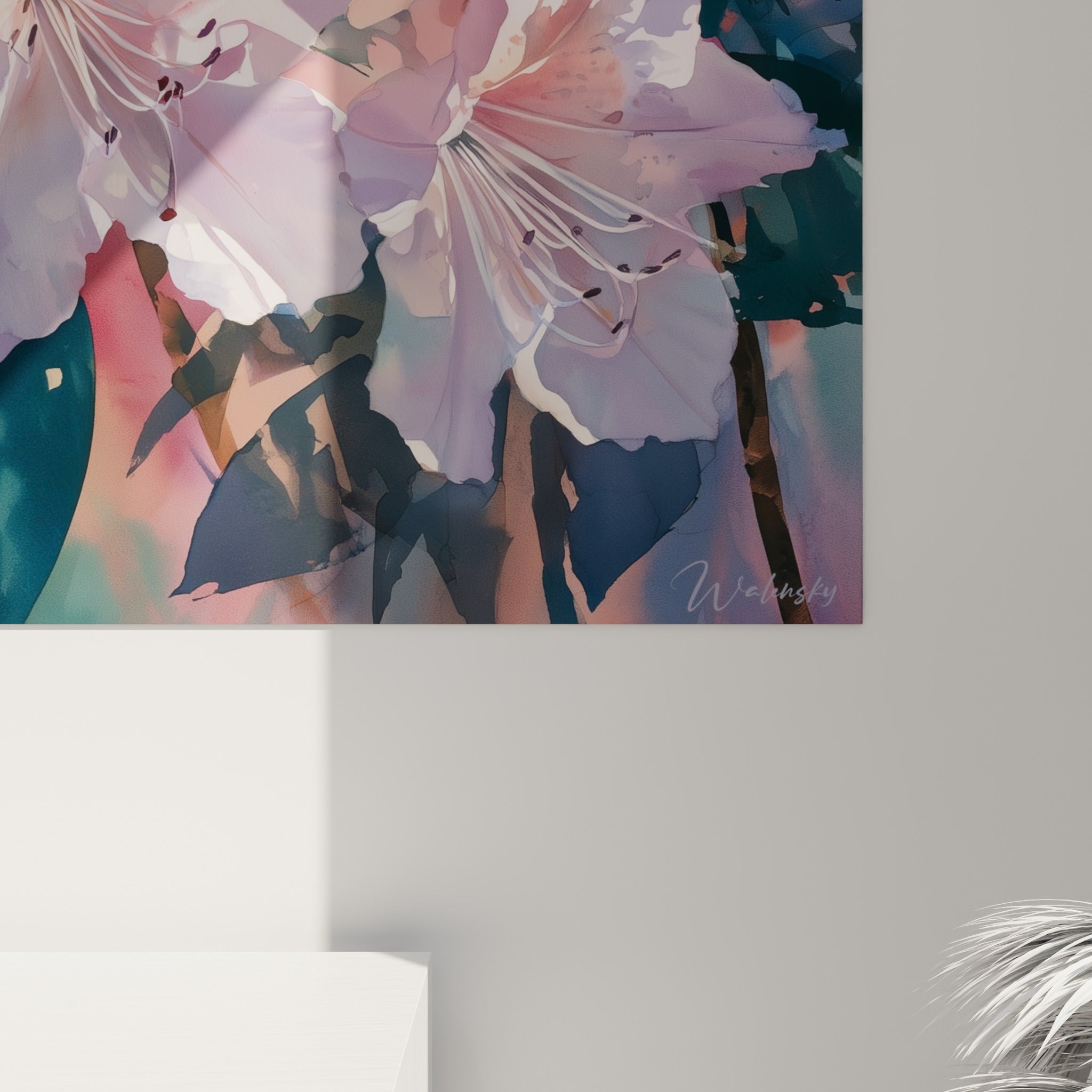 Détail des pétales d'azalée blanc et rose, étamines fines, texture picturale et coulures délicates