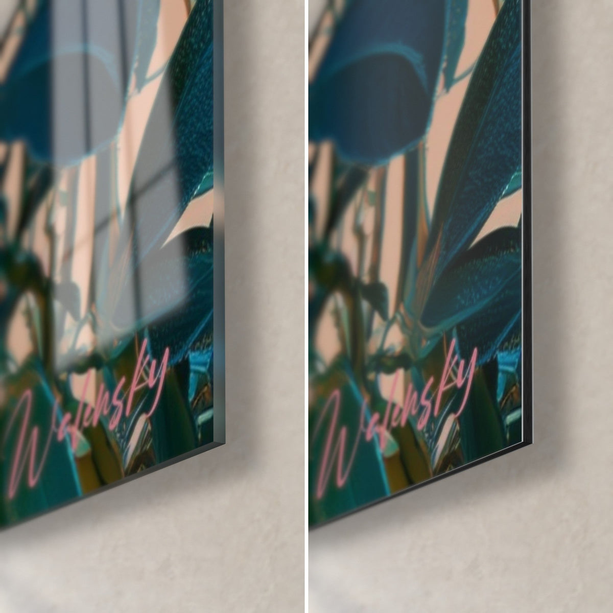 Tableau azalée irisée, feuilles bleu pétrole et fond pêche, signature rose Walensky, verre brillant et Dibond mat côte à côte