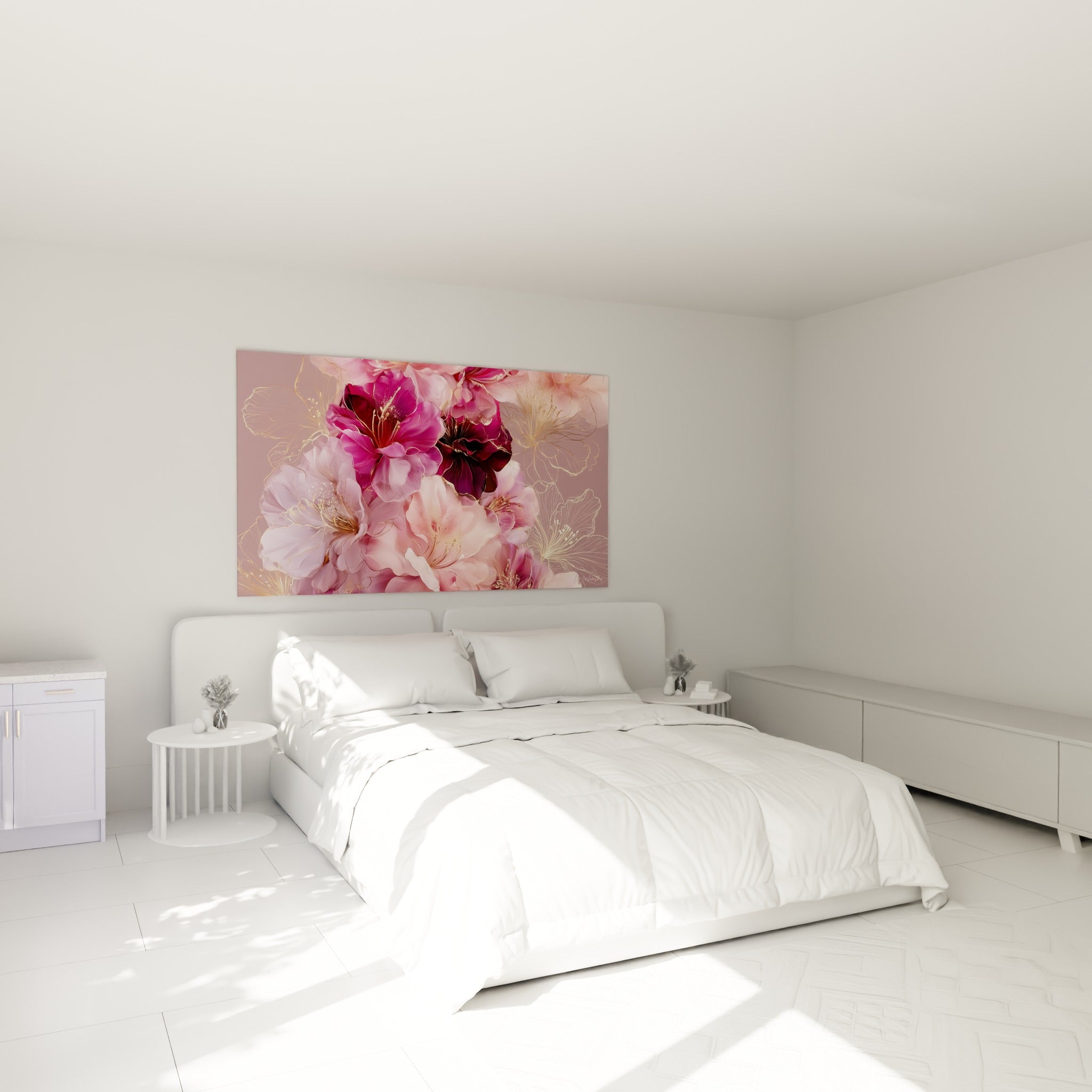Bouquet d'azalées rose vif et prune aux fils dorés, accroché au-dessus d'un lit dans une chambre claire