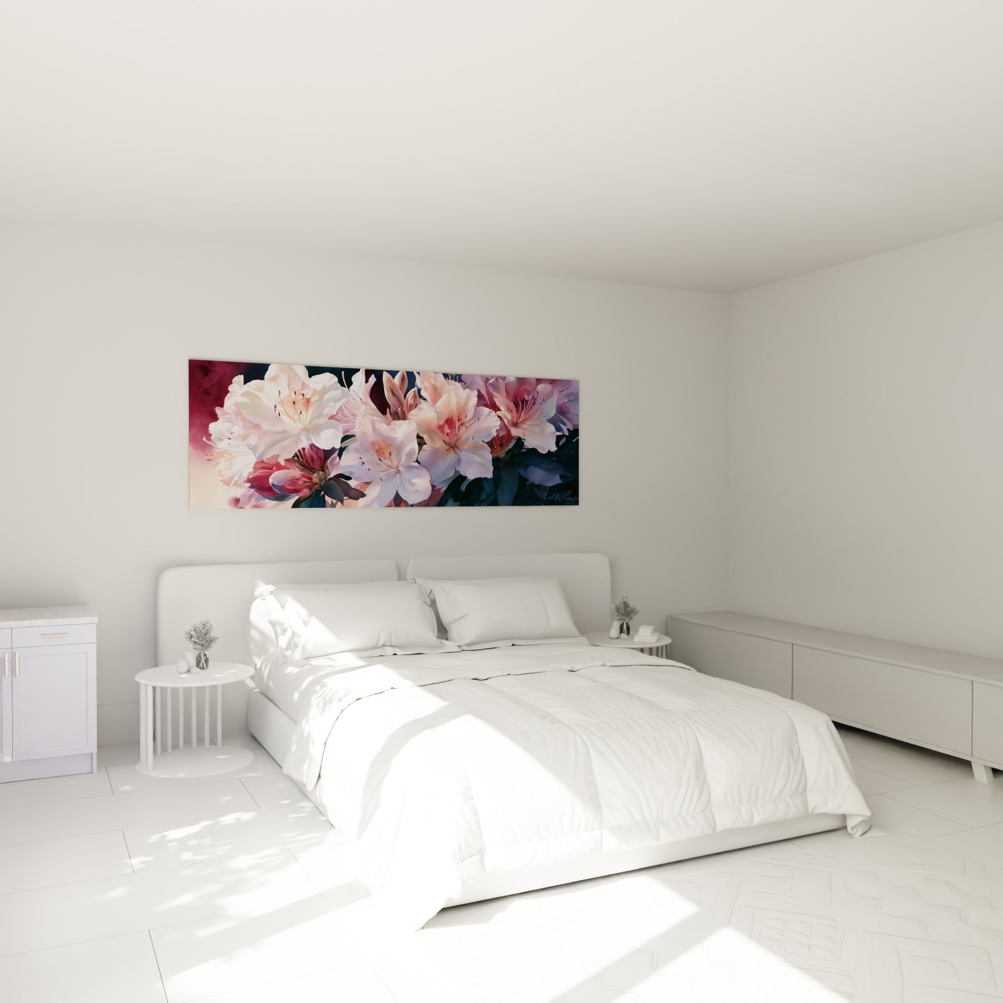 Azalées blanches et bordeaux peintes avec finesse, au-dessus d'un lit dans une chambre claire