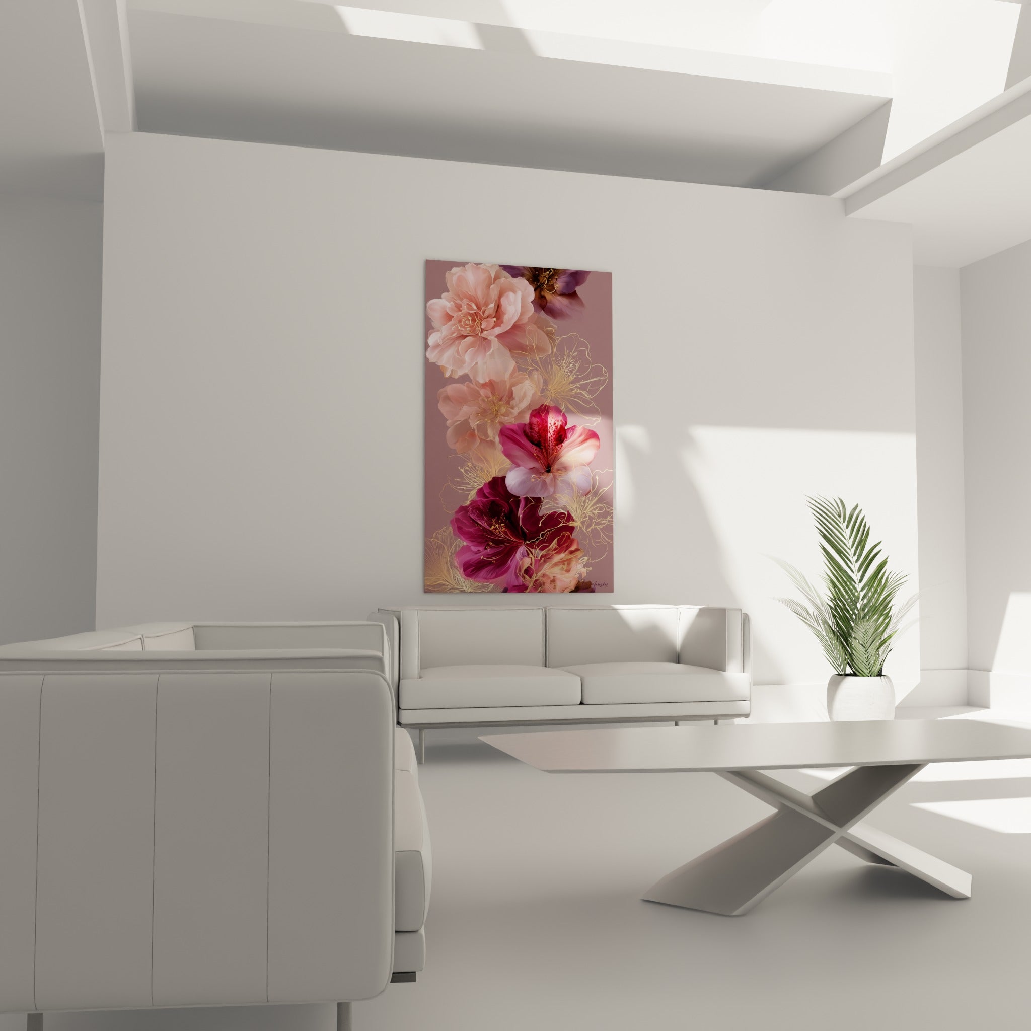 Fleurs d'azalées pourpres et dorées disposées au-dessus d'un canapé dans un salon lumineux