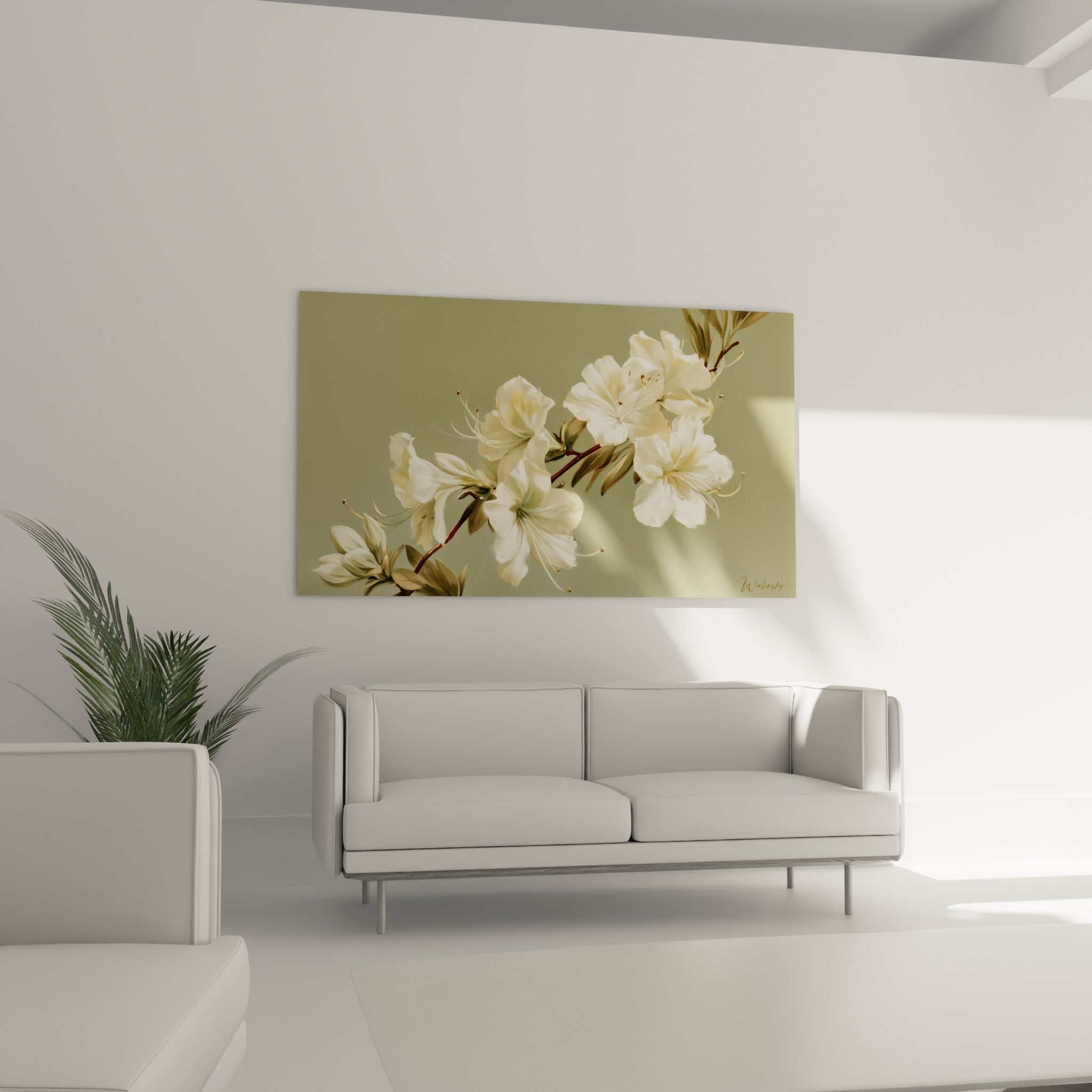 Fleurs d'azalée blanches et sauge disposées au-dessus d'un canapé dans un salon lumineux