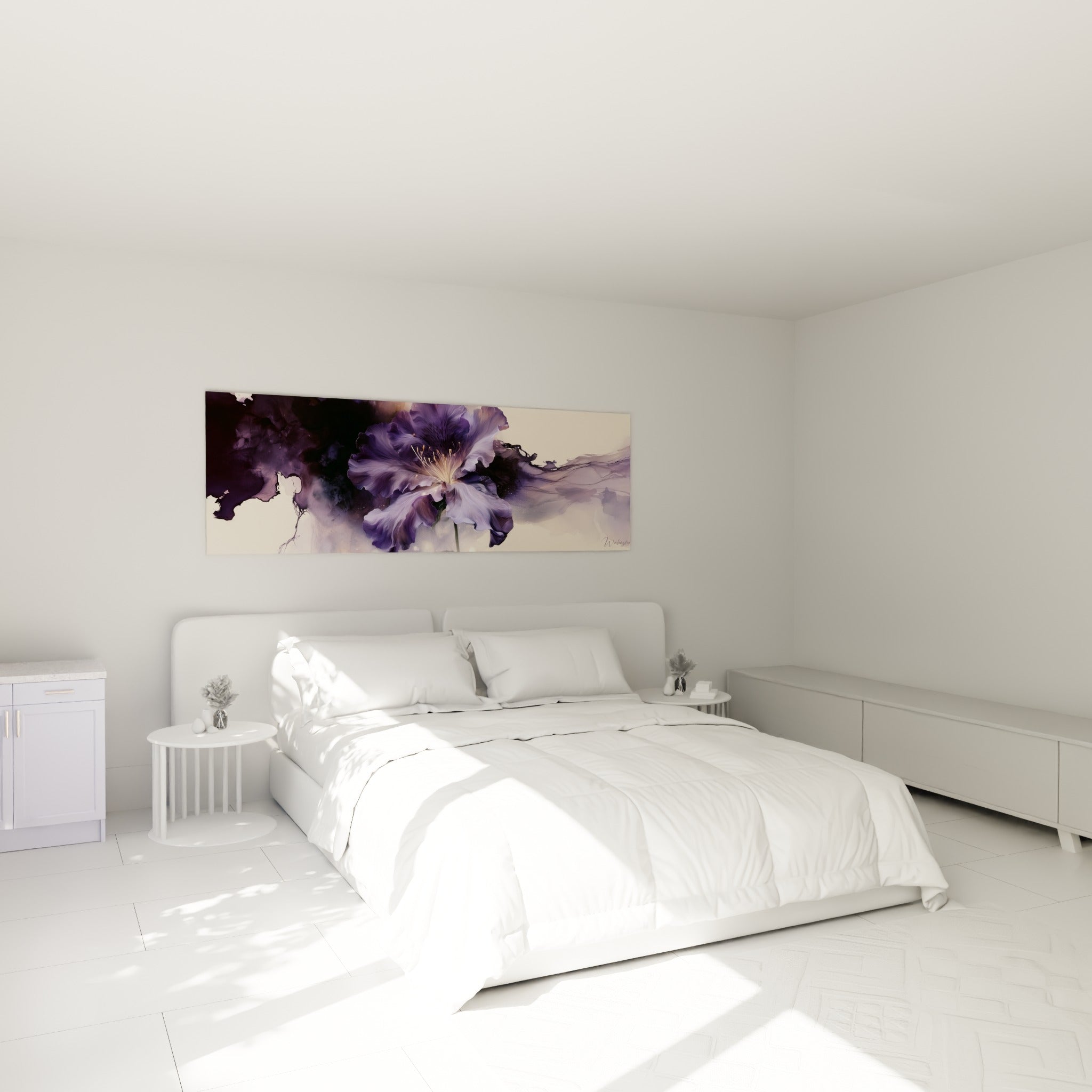 Fleur violette et dorée d'Azalée flotte dans des volutes ivoire, au-dessus d'un lit dans une chambre claire.