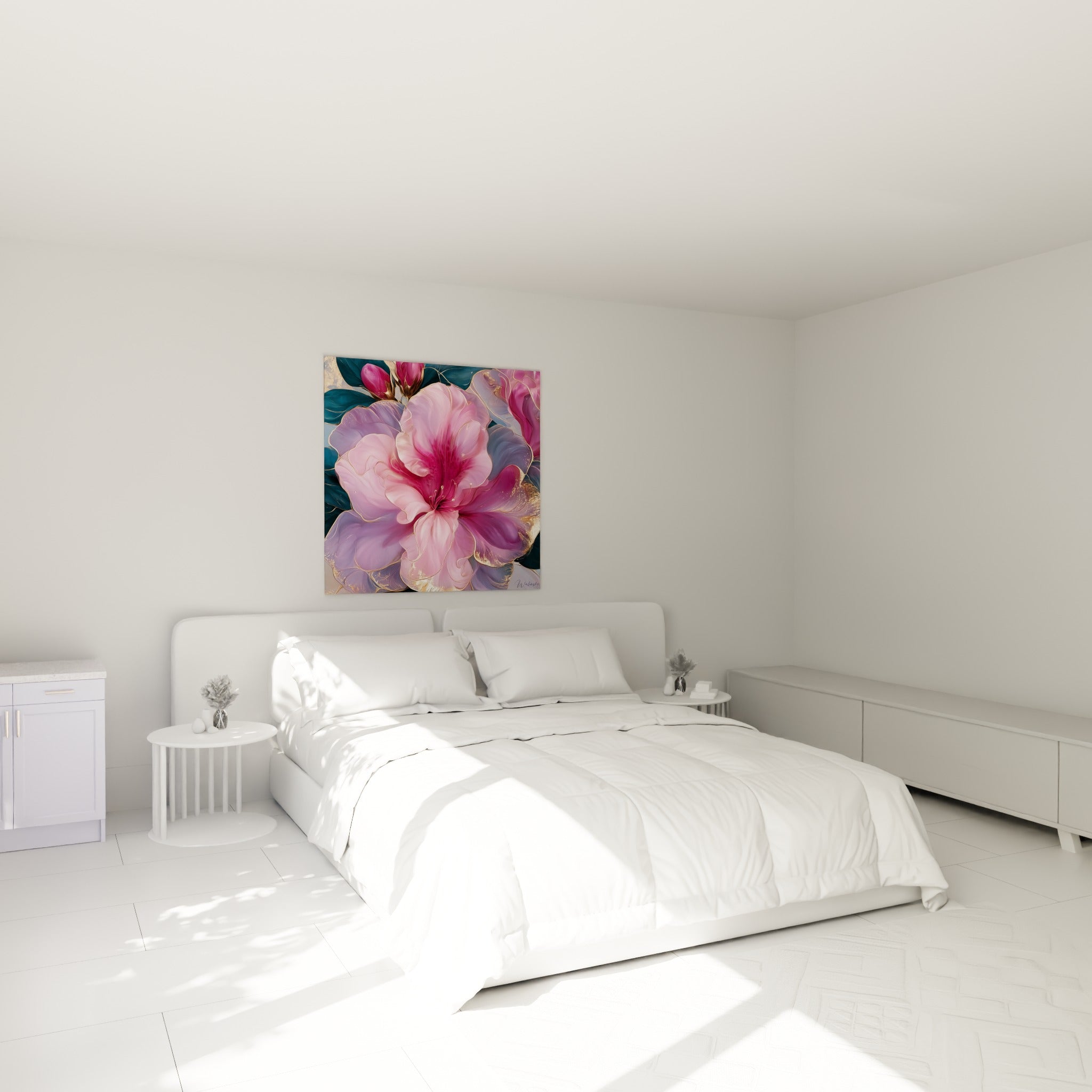 Pétales d'azalée rose poudré et bordeaux au fil doré, accrochés au-dessus d'un lit dans une chambre claire