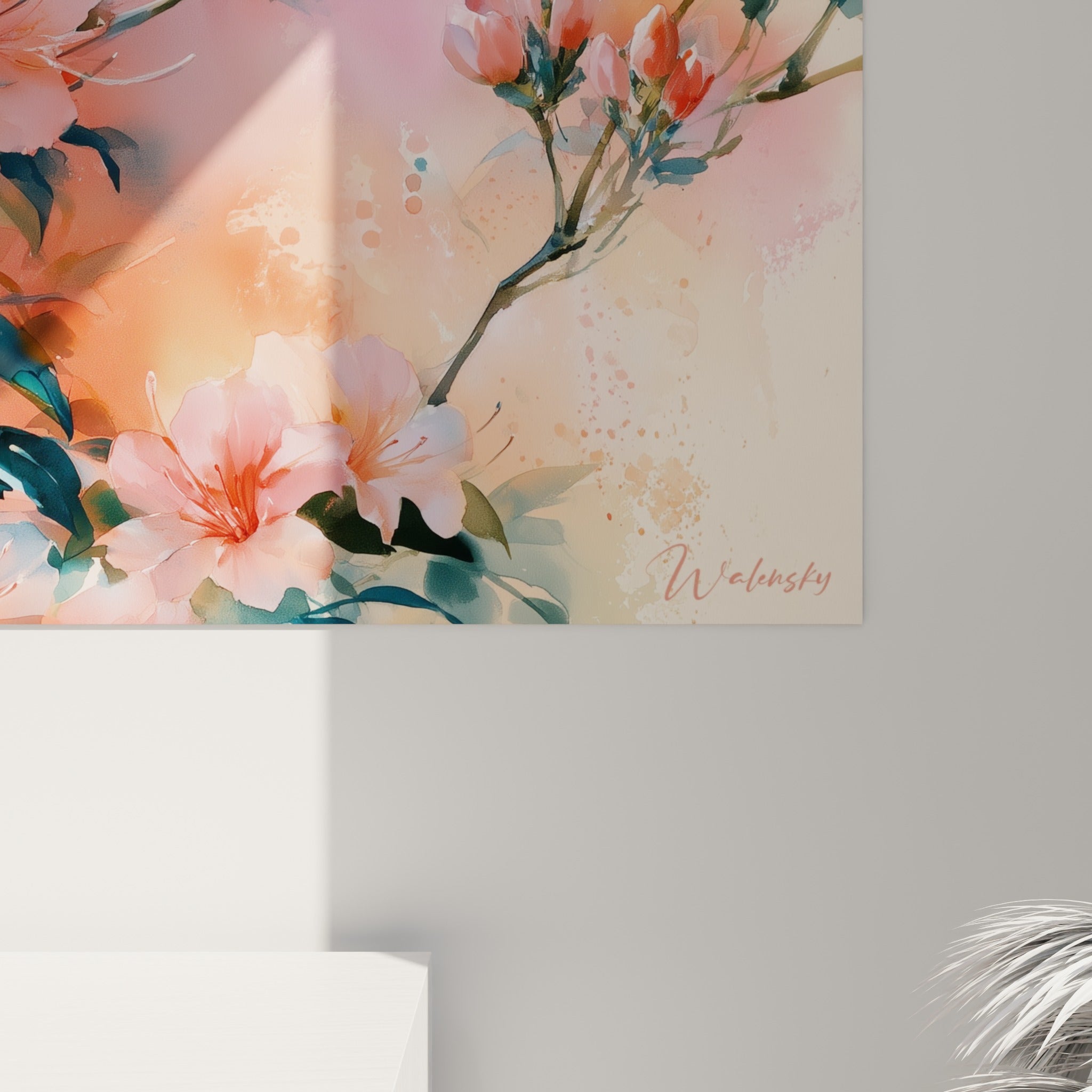 Détail des pétales d'azalée où le rose et le corail se fondent en coulures aquarelle sur toile texturée