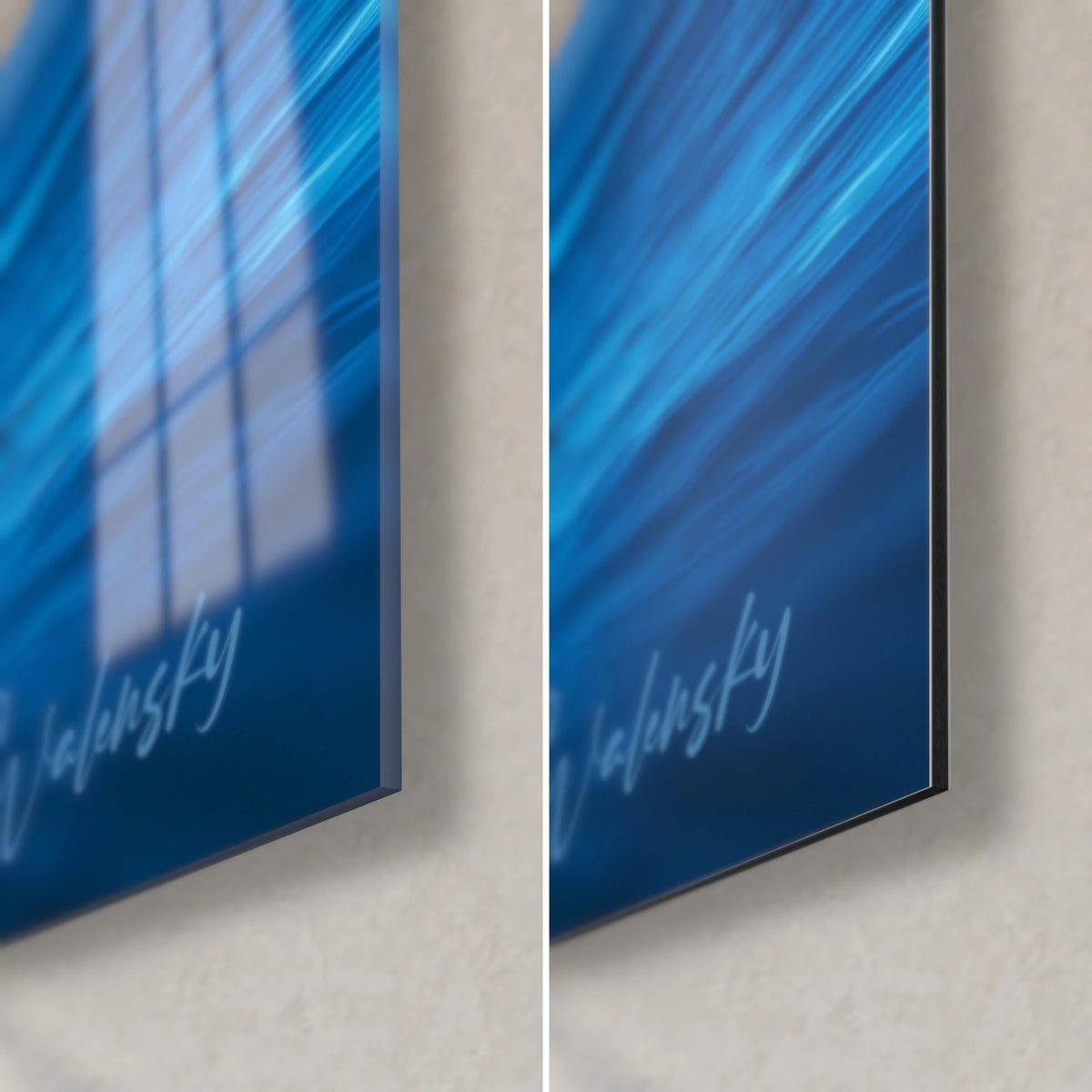 Schilderij walvis in nachtblauw, rechtsonder: glanzend acrylglas met reflecties links, mat Dibond aluminium rechts, 3 mm rand