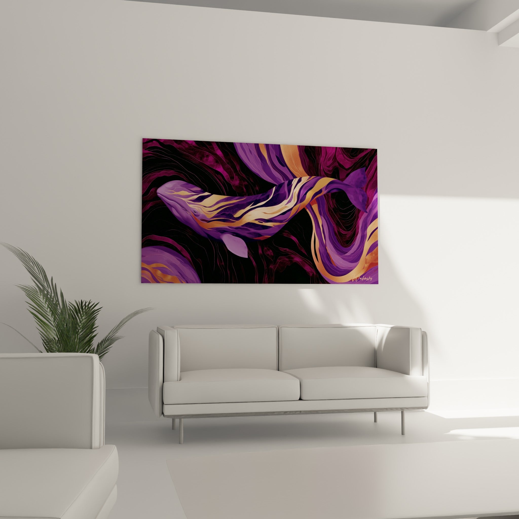 Créature marine dorée et violette dans une composition marbrée au-dessus d'un canapé dans un salon lumineux