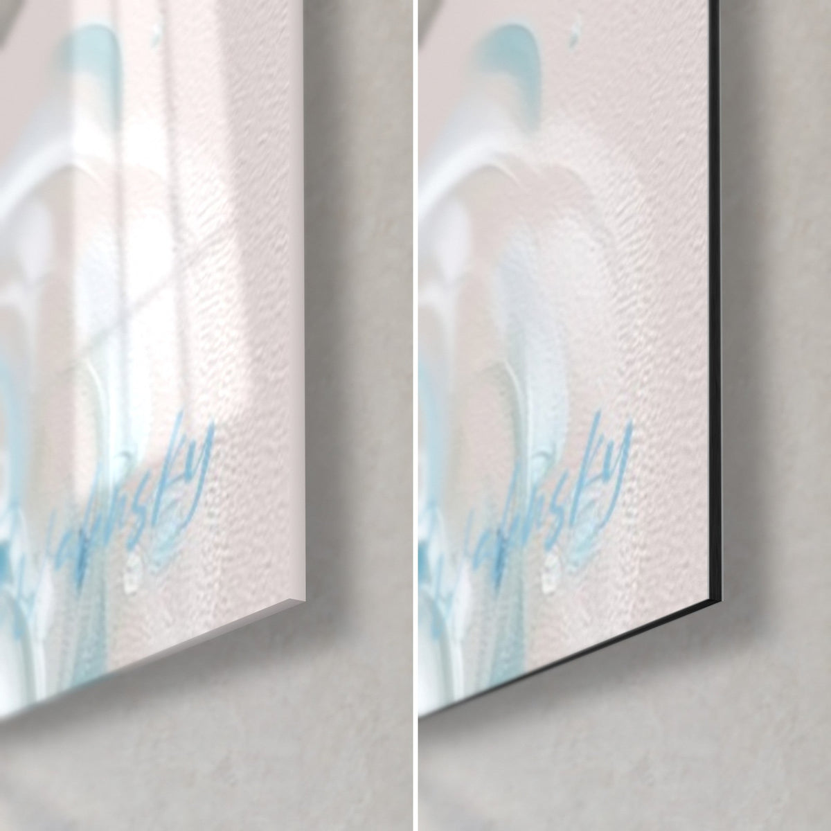 Quadro balena azzurro pastello, angolo in basso a destra: vetro acrilico lucido a sinistra, Dibond nero opaco a destra, bordo di 3 mm visibile