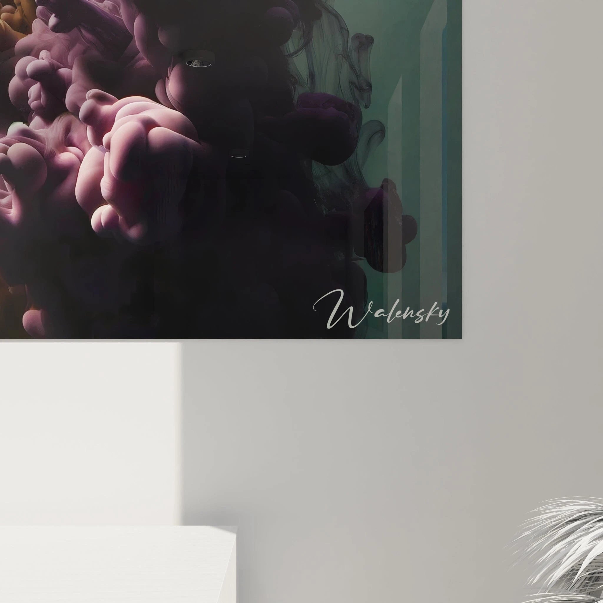 Un tableau abstrait de fumées colorées s'élevant verticalement. Les teintes turquoise, violet et ambre créent des formations arrondies et voluptueuses. La texture nuageuse alterne entre masses denses et voiles transparents, avec des gouttelettes et filaments dispersés sur fond vert-gris.