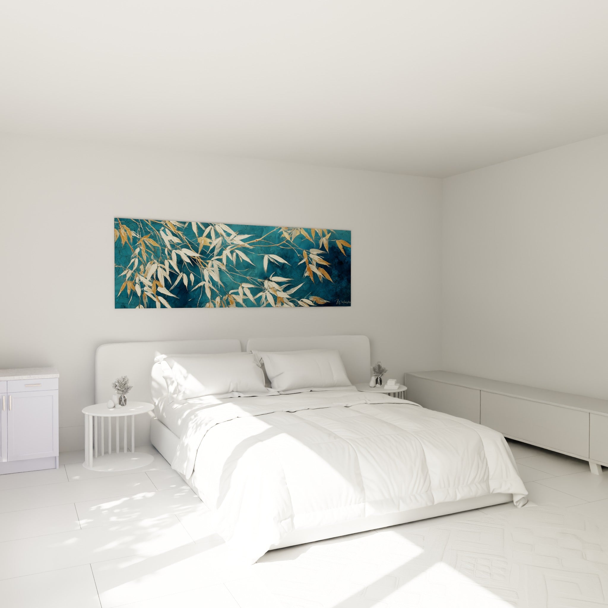 Branches de bambou doré et bleu nuit accrochées au-dessus d'un lit dans une chambre claire