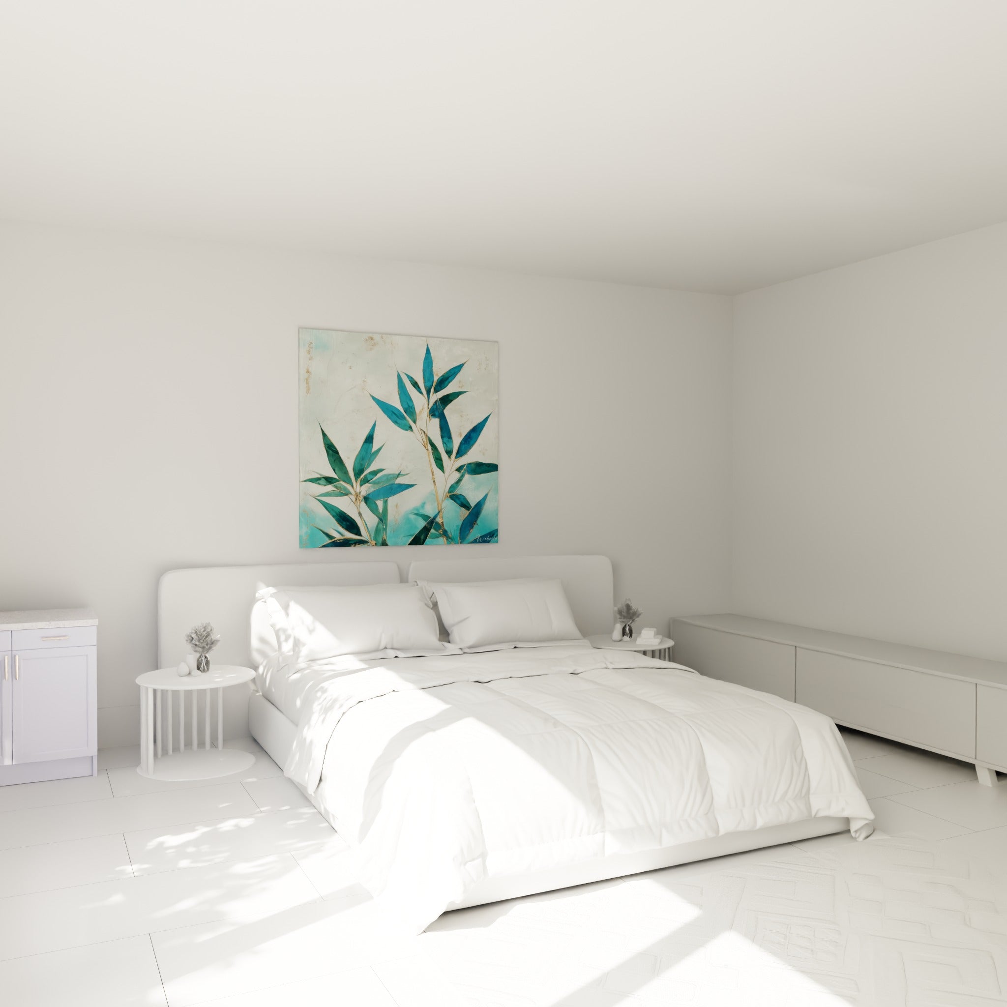 Feuilles de bambou turquoise et dorées disposées au-dessus d'un lit dans une chambre claire