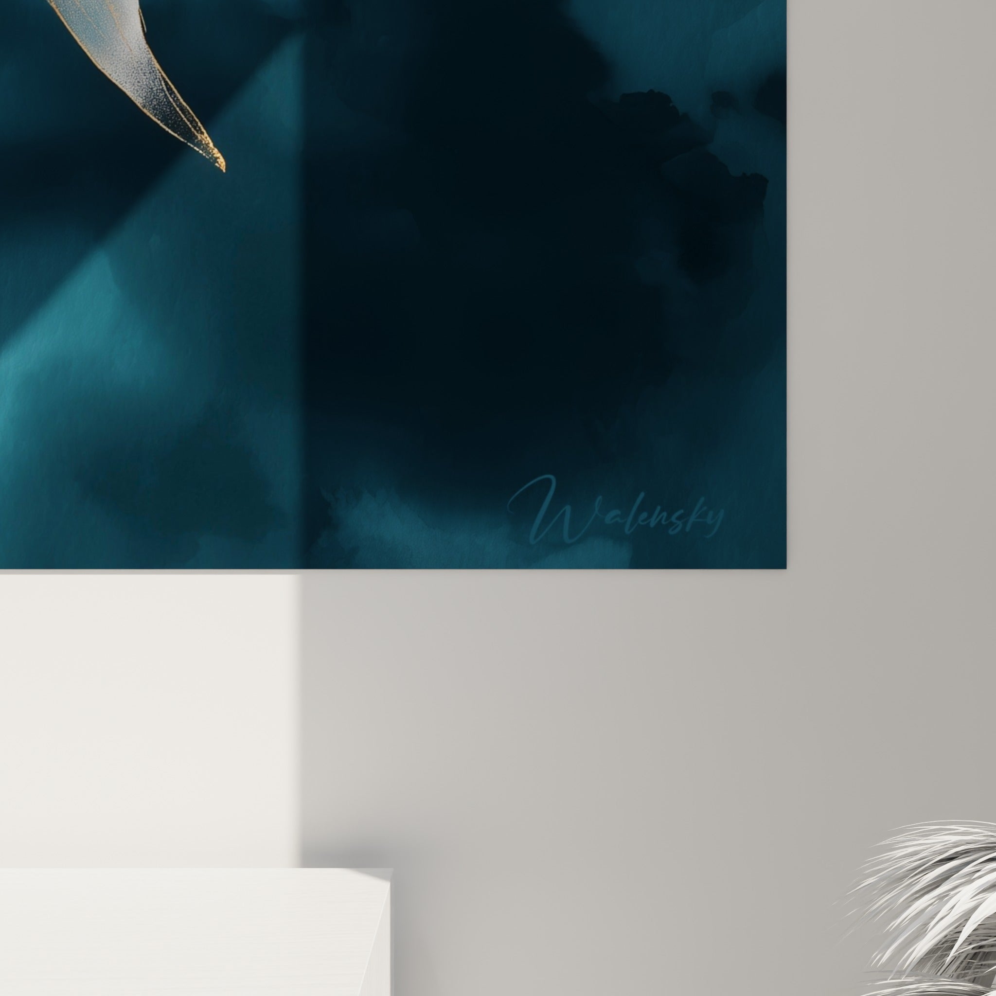 Détail des nervures dorées et du grain aquarellé bleu marine sur les feuilles de bambou