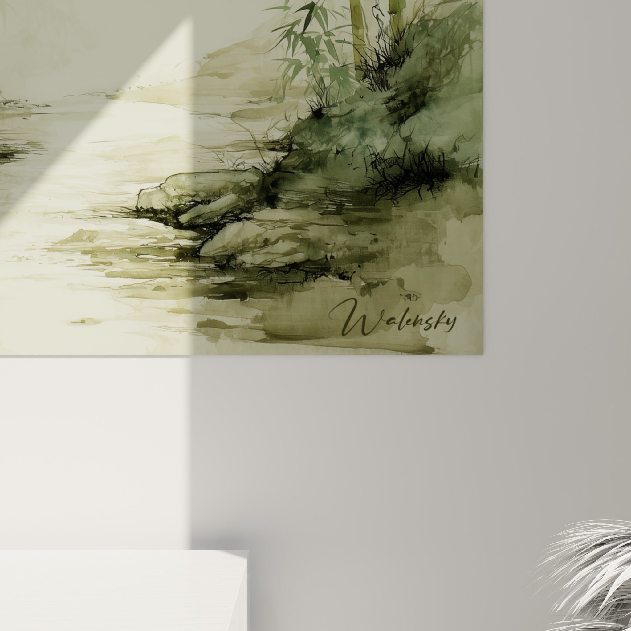 Détail des feuillages verts et coulures beige de l'aquarelle bambou, grain visible de l'impression